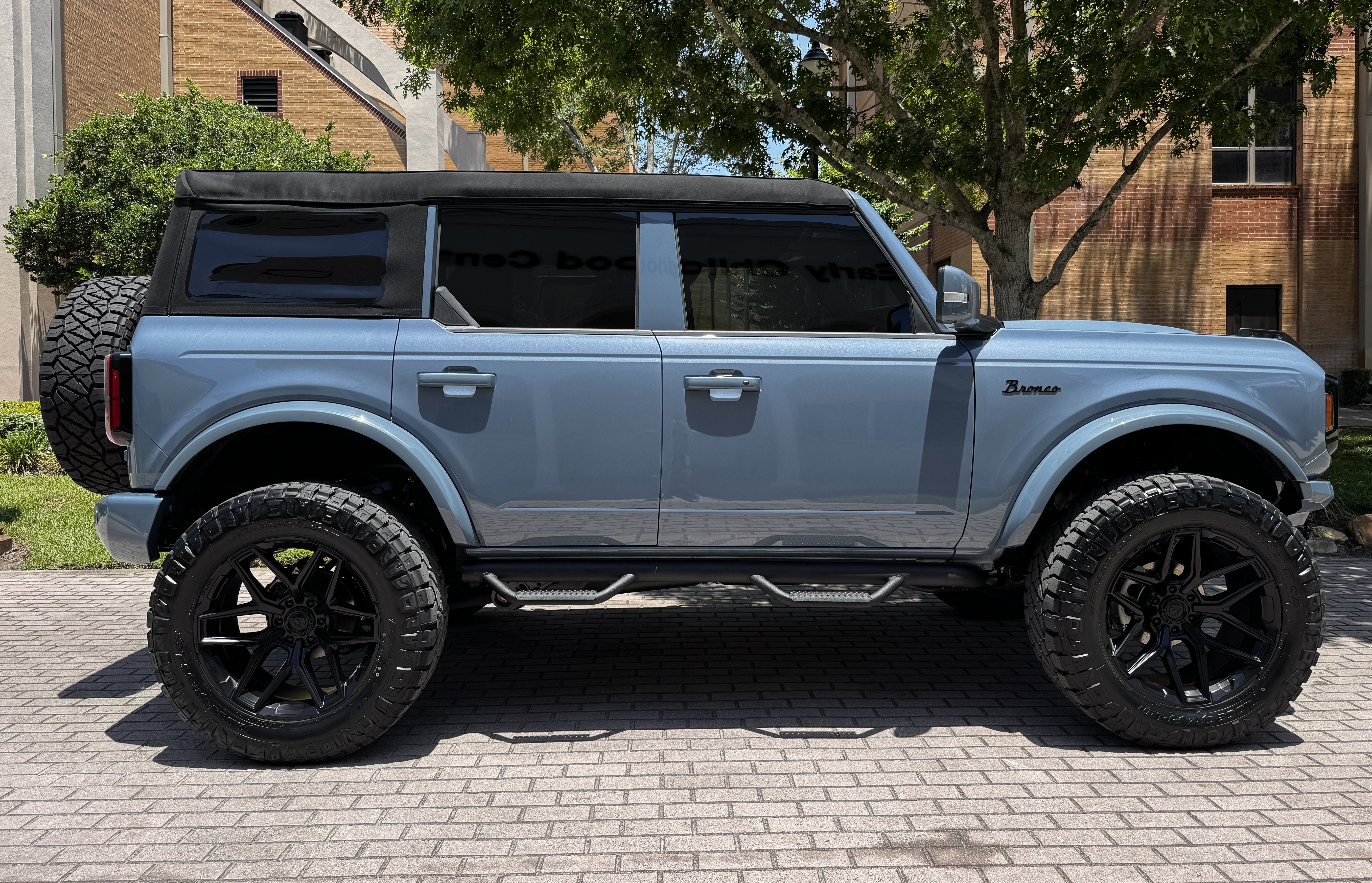 2025 Ford Bronco Outer Banks V6 Luxury Package Custom Lifted