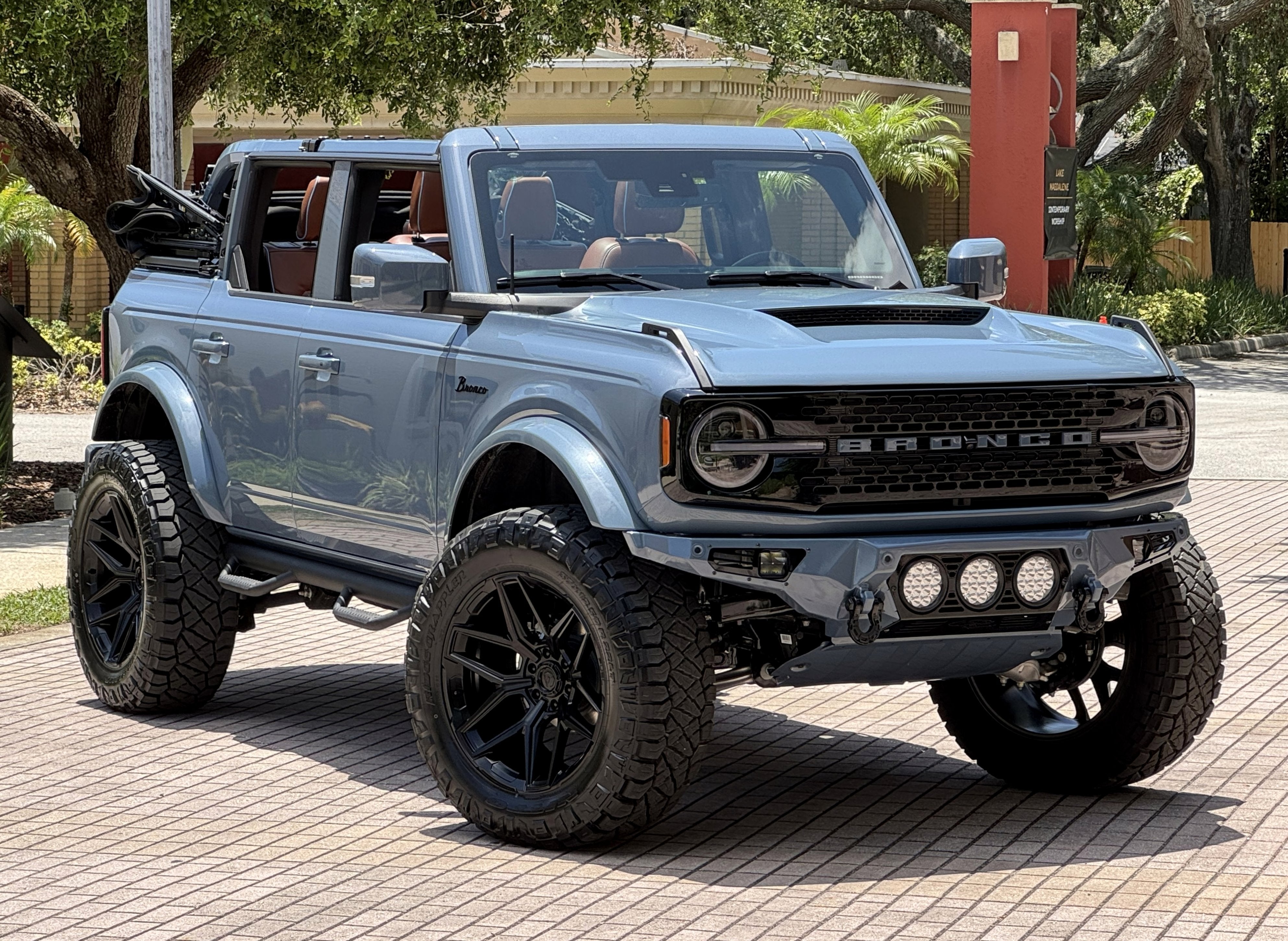 2025 Ford Bronco Outer Banks V6 Luxury Package Custom Lifted