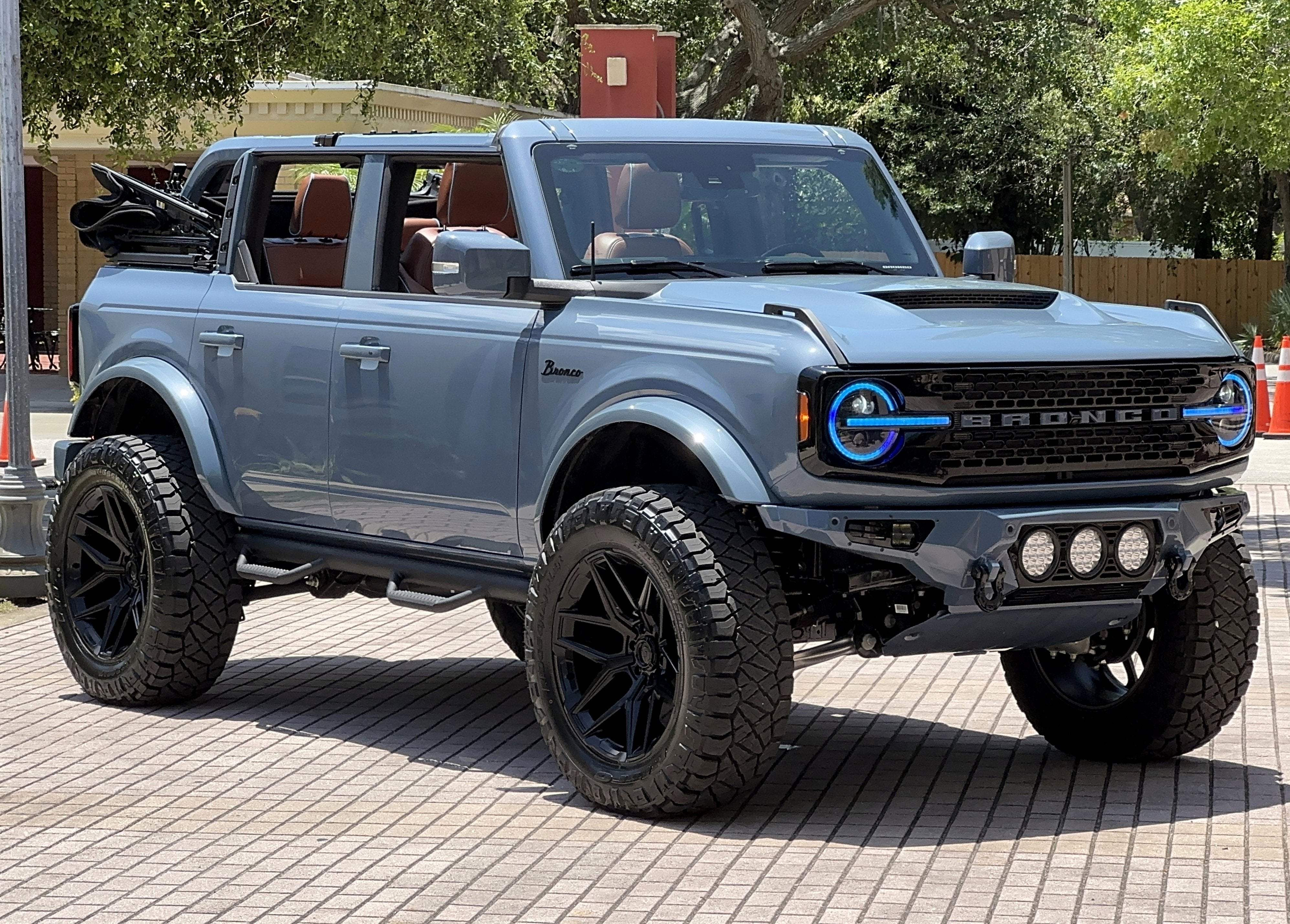 2025 Ford Bronco Outer Banks V6 Luxury Package Custom Lifted