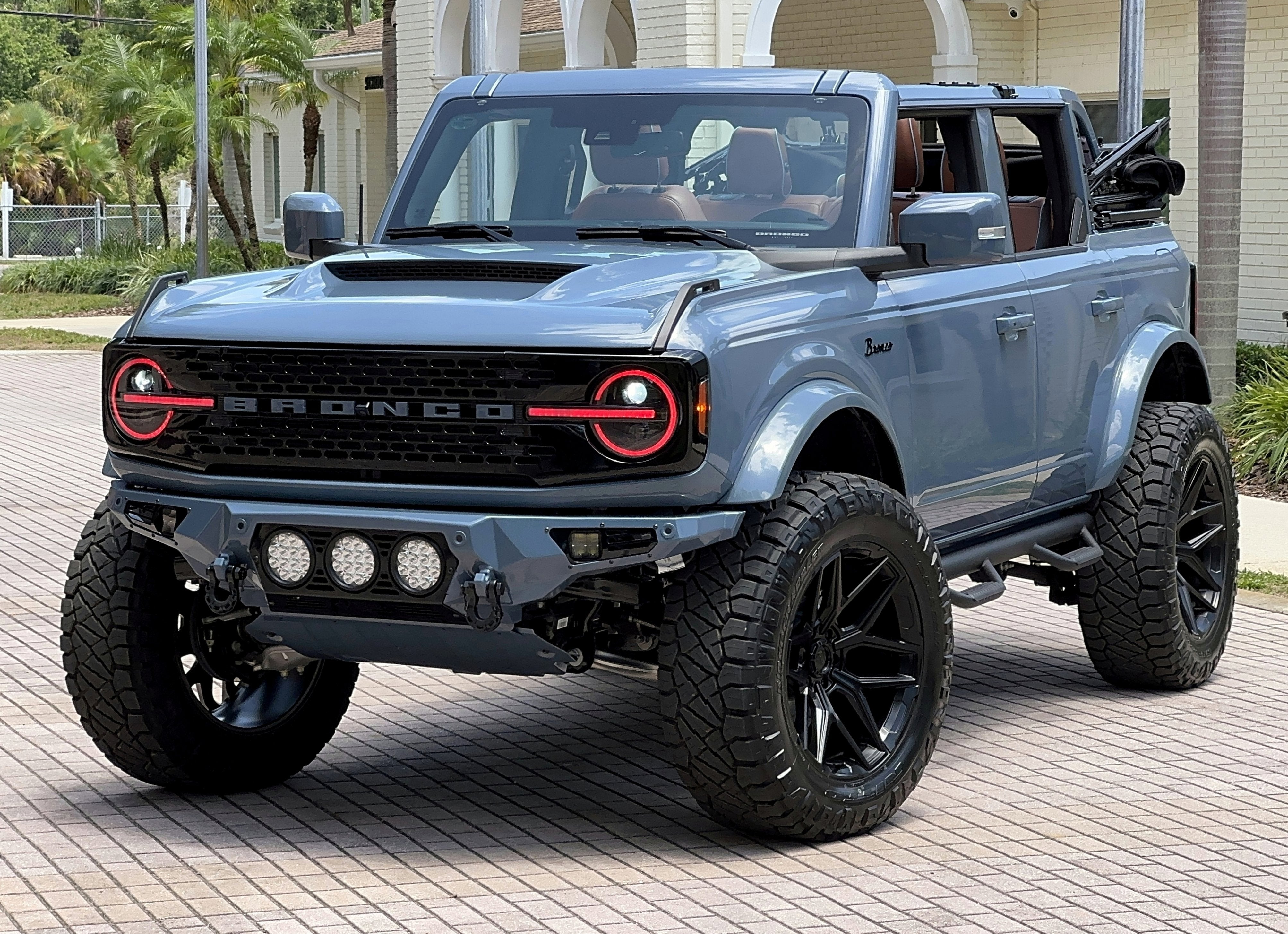 2025 Ford Bronco Outer Banks V6 Luxury Package Custom Lifted