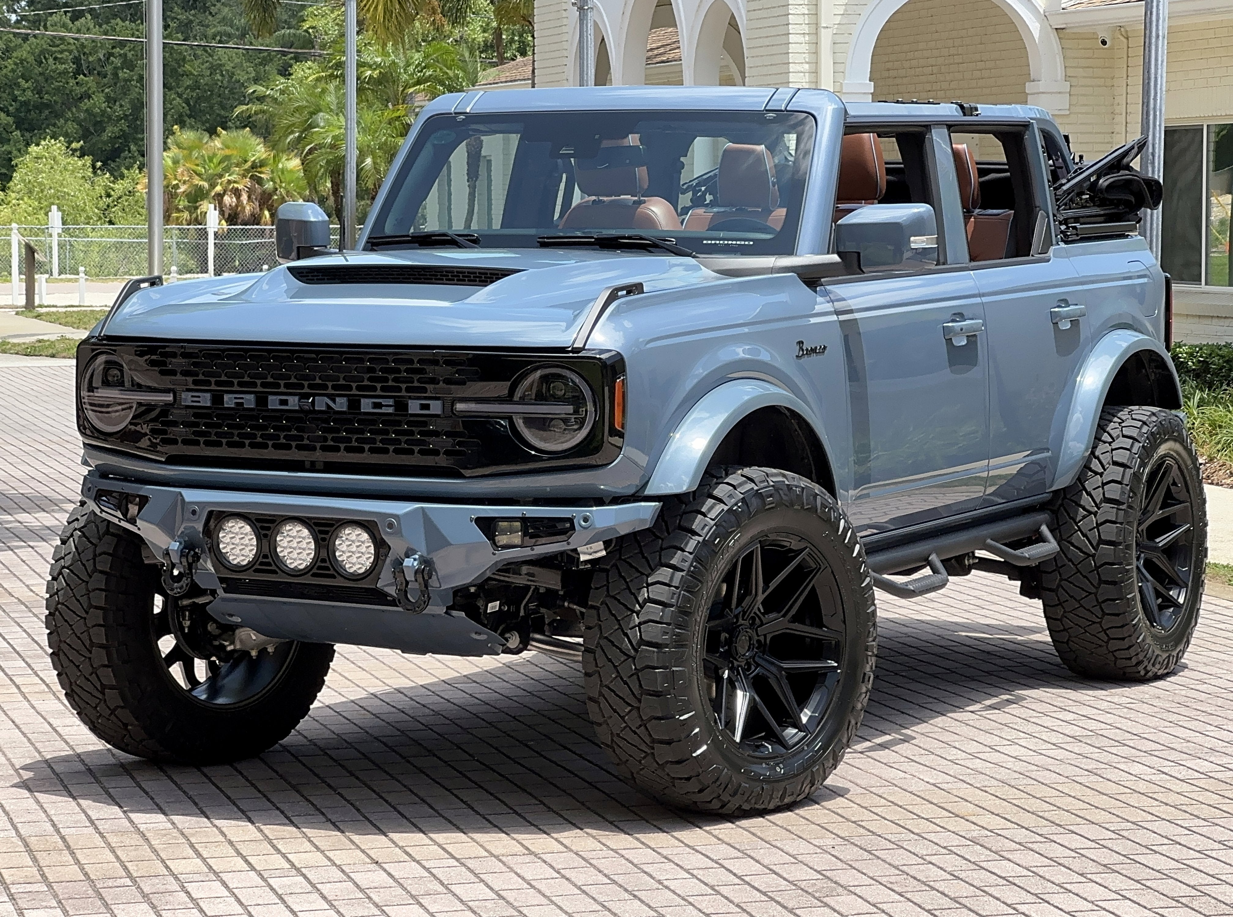 2025 Ford Bronco Outer Banks V6 Luxury Package Custom Lifted