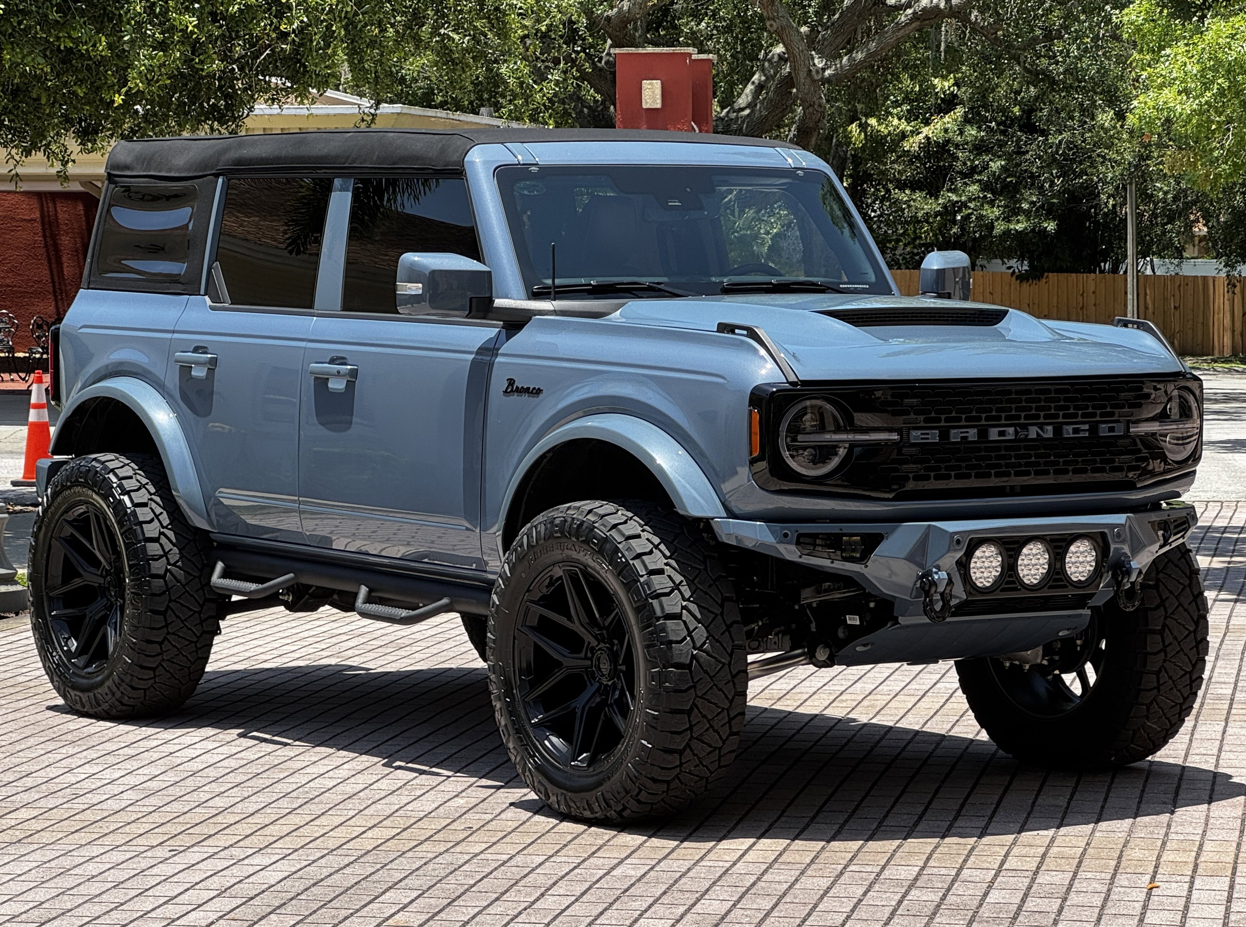 2025 Ford Bronco Outer Banks V6 Luxury Package Custom Lifted