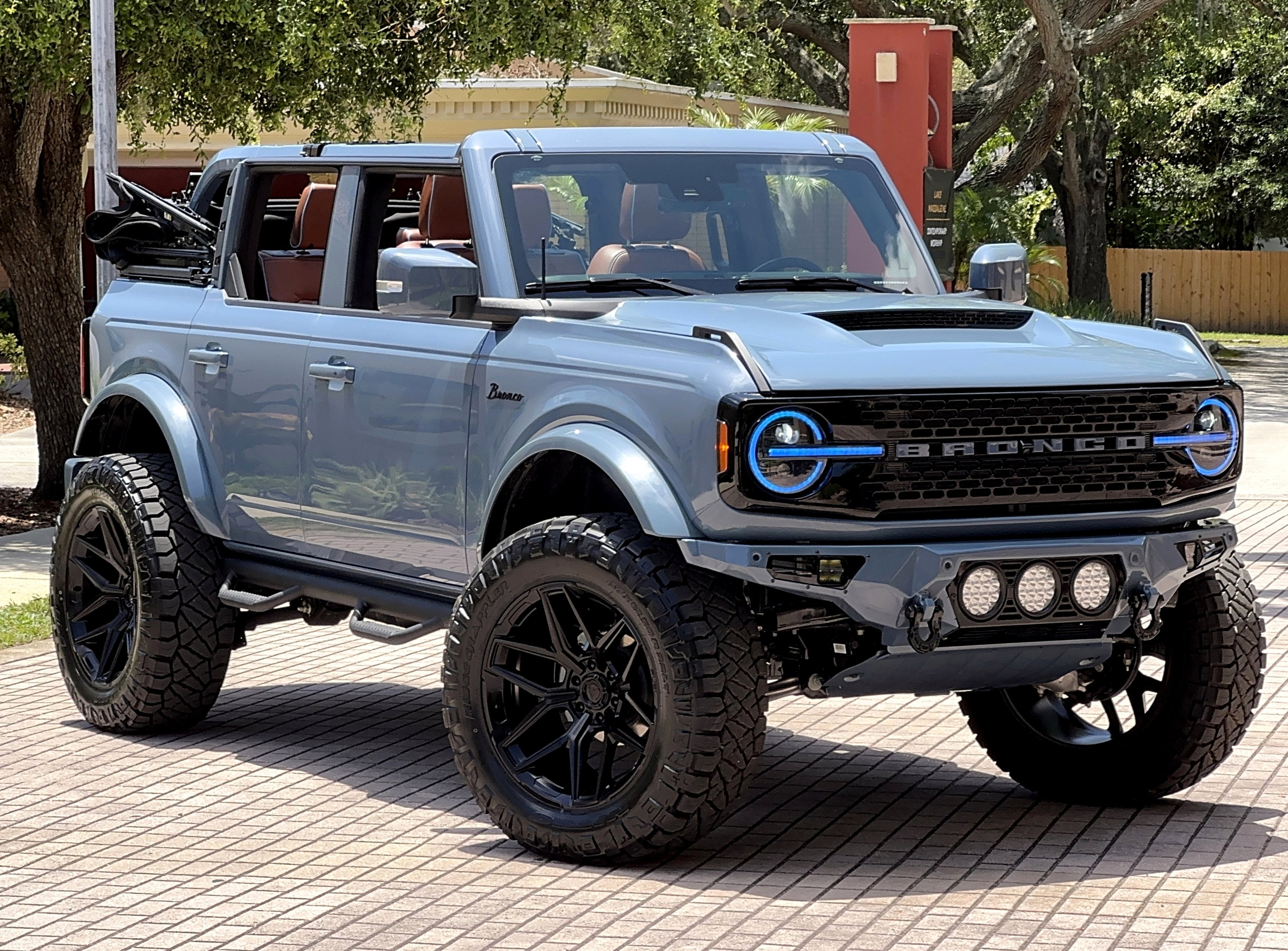 2025 Ford Bronco Outer Banks V6 Luxury Package Custom Lifted