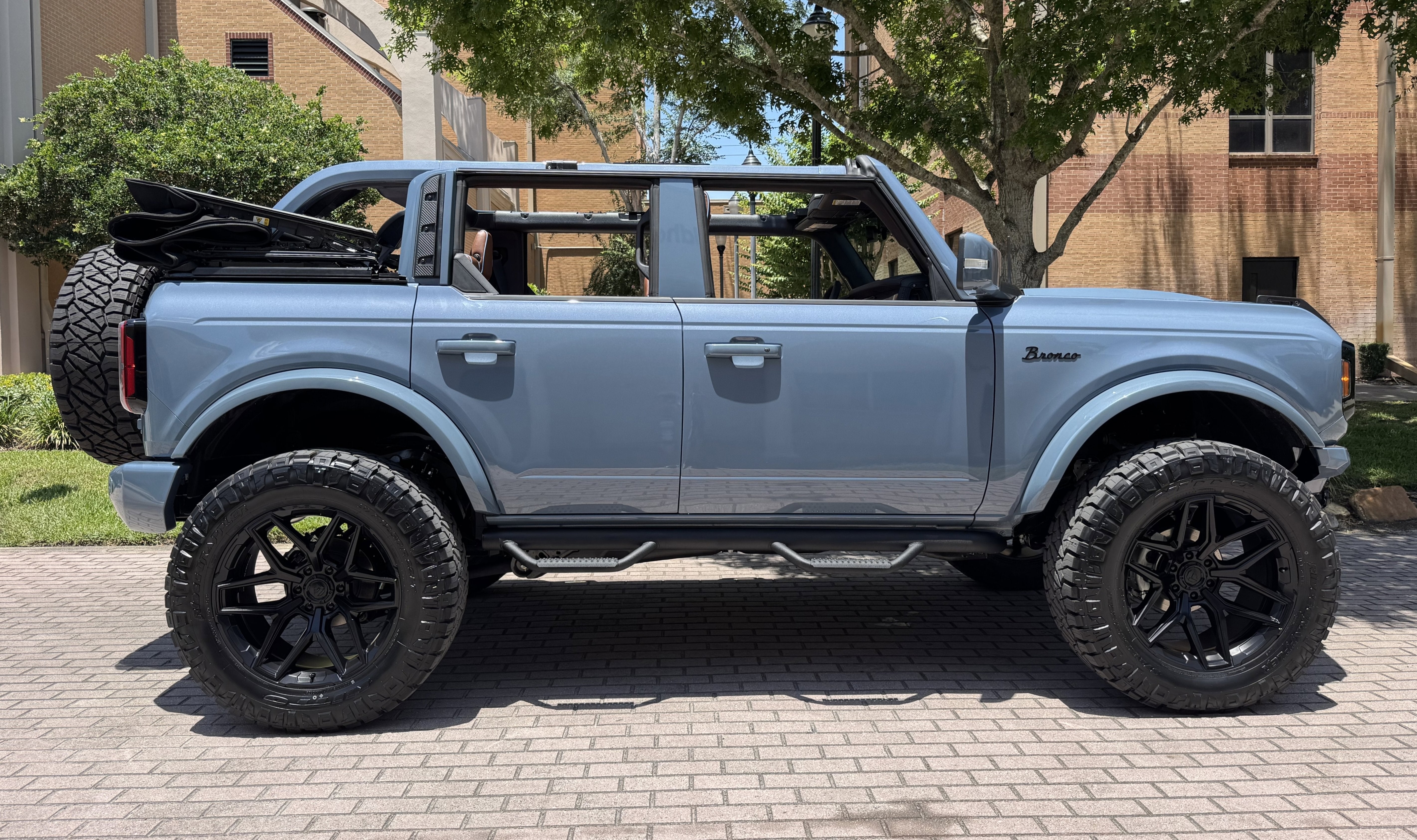 2025 Ford Bronco Outer Banks V6 Luxury Package Custom Lifted