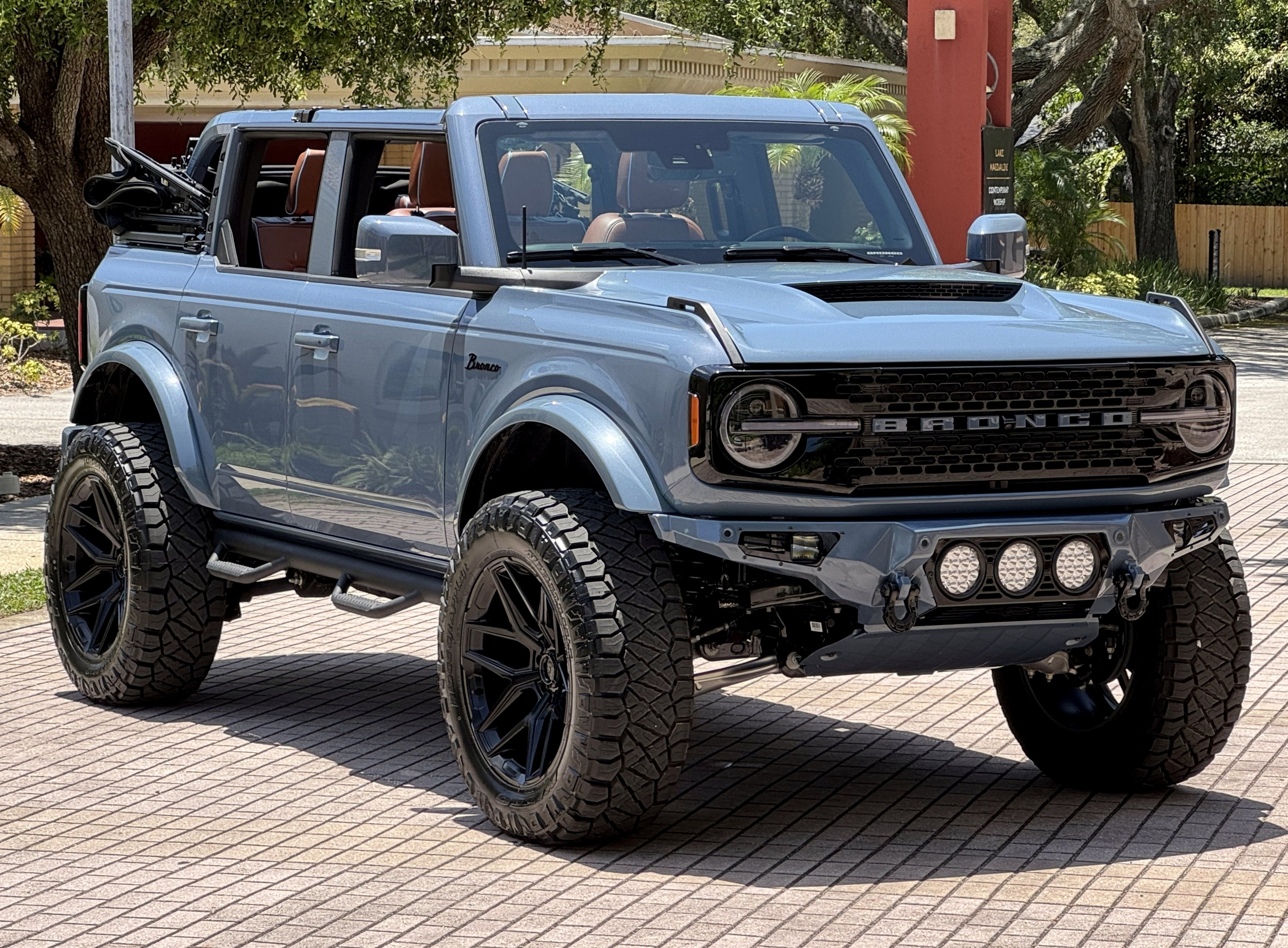 2025 Ford Bronco Outer Banks V6 Luxury Package Custom Lifted