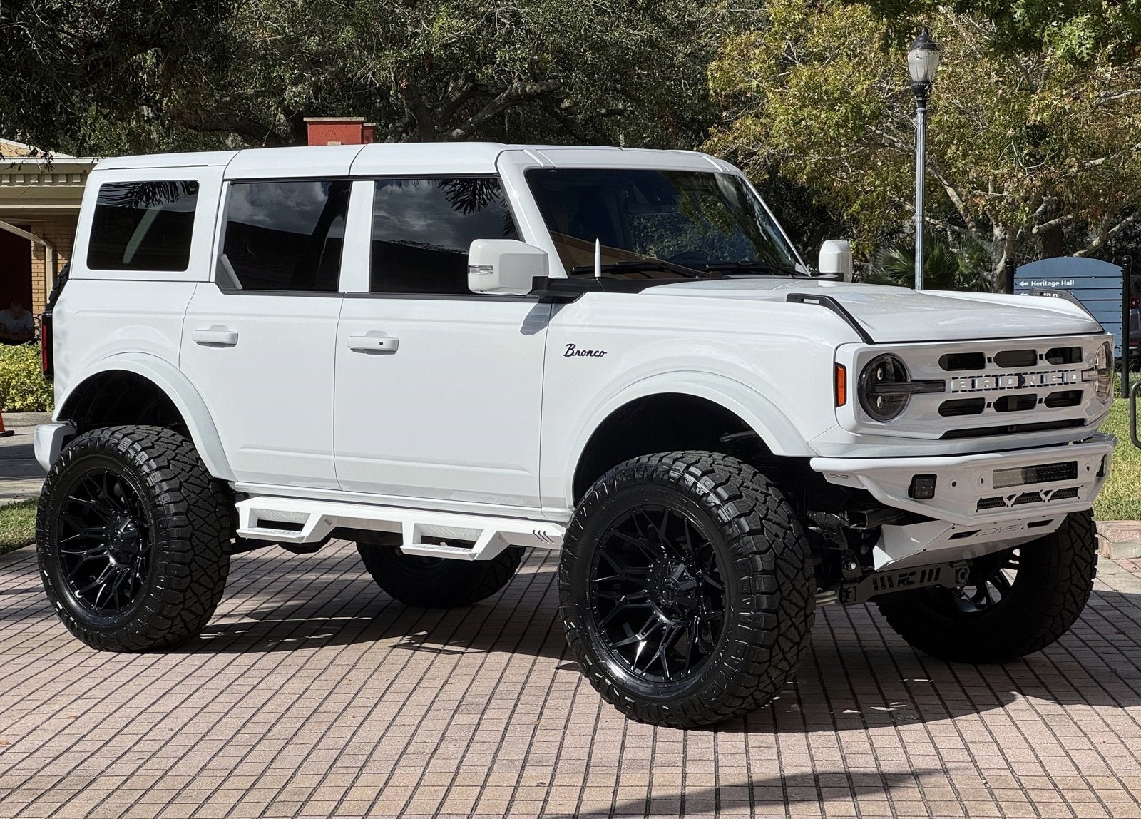 2024 Ford Bronco Outer Banks V6 Luxury Pkg