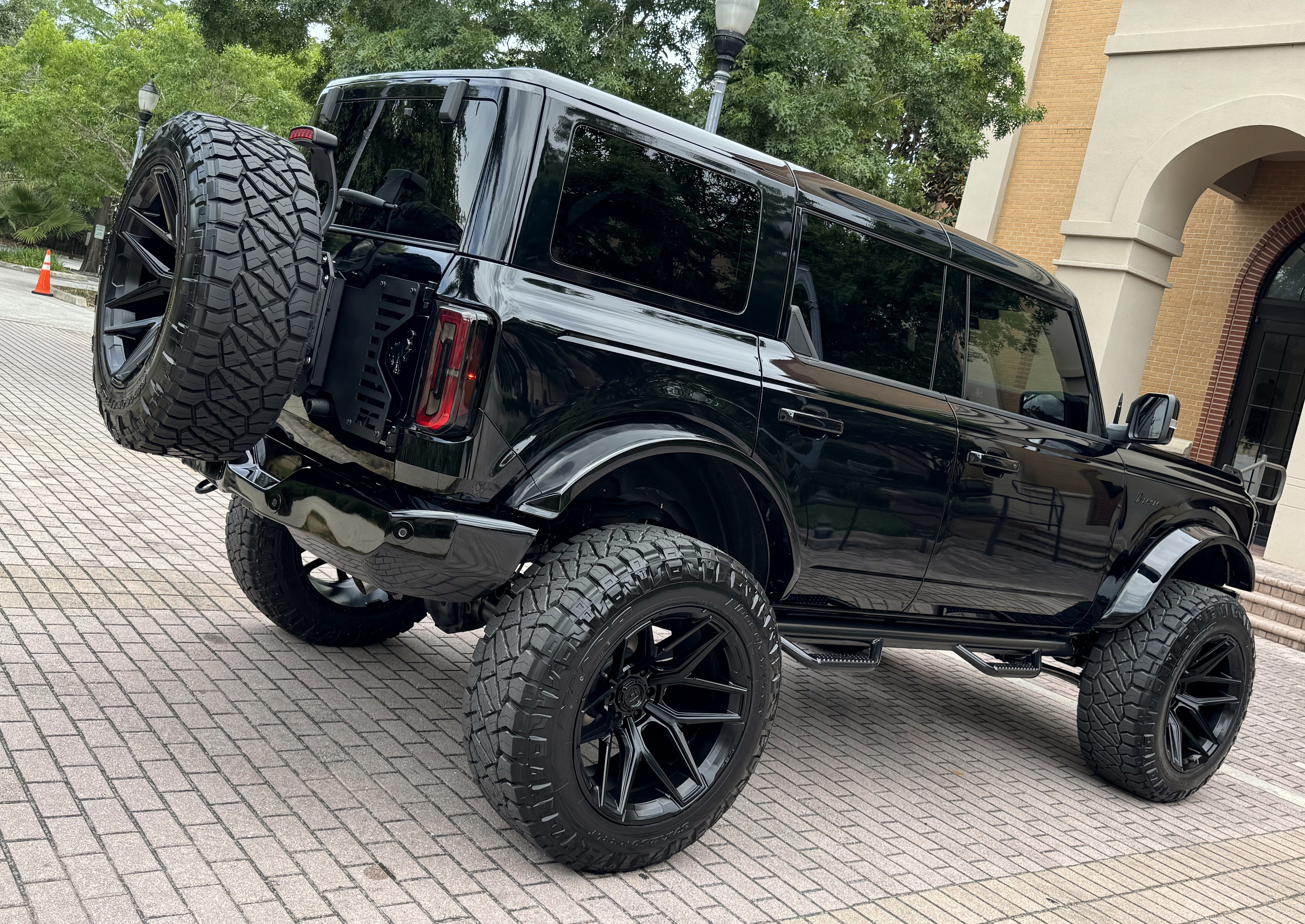 2025 Ford Bronco Outer Banks V6 Luxury Package Hard Top Custom Lifted