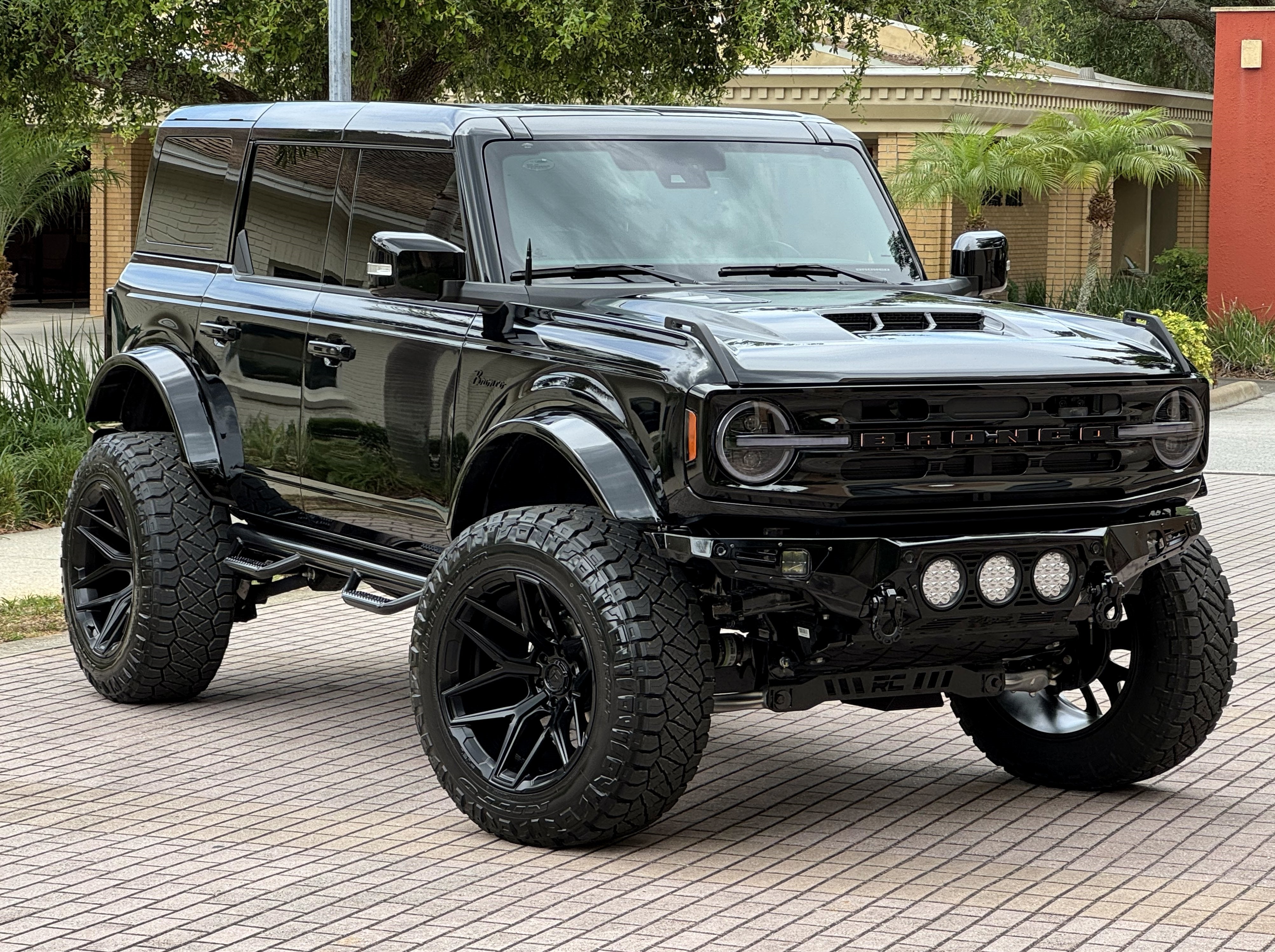 2025 Ford Bronco Outer Banks V6 Luxury Package Hard Top Custom Lifted