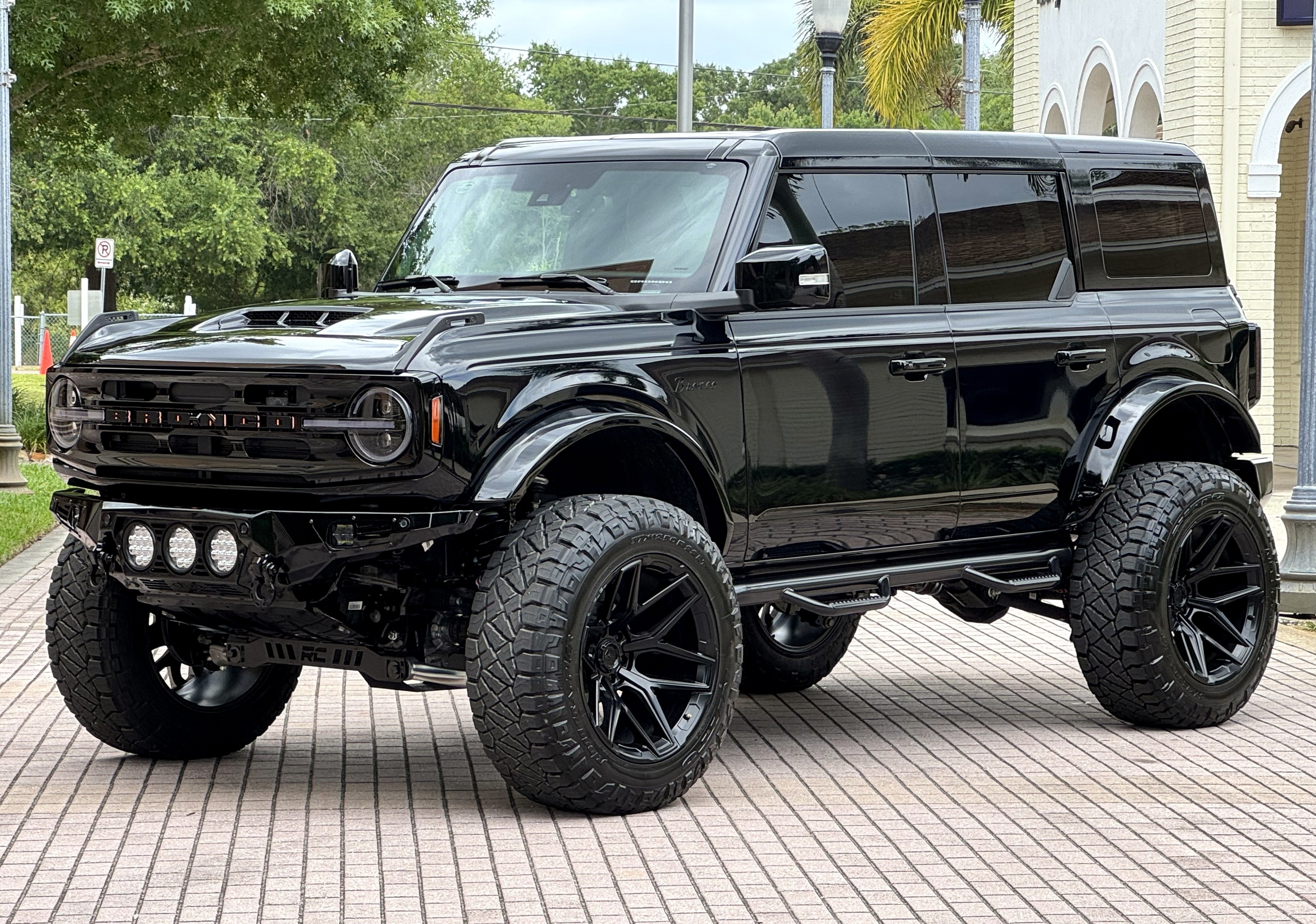 2025 Ford Bronco Outer Banks V6 Luxury Package Hard Top Custom Lifted