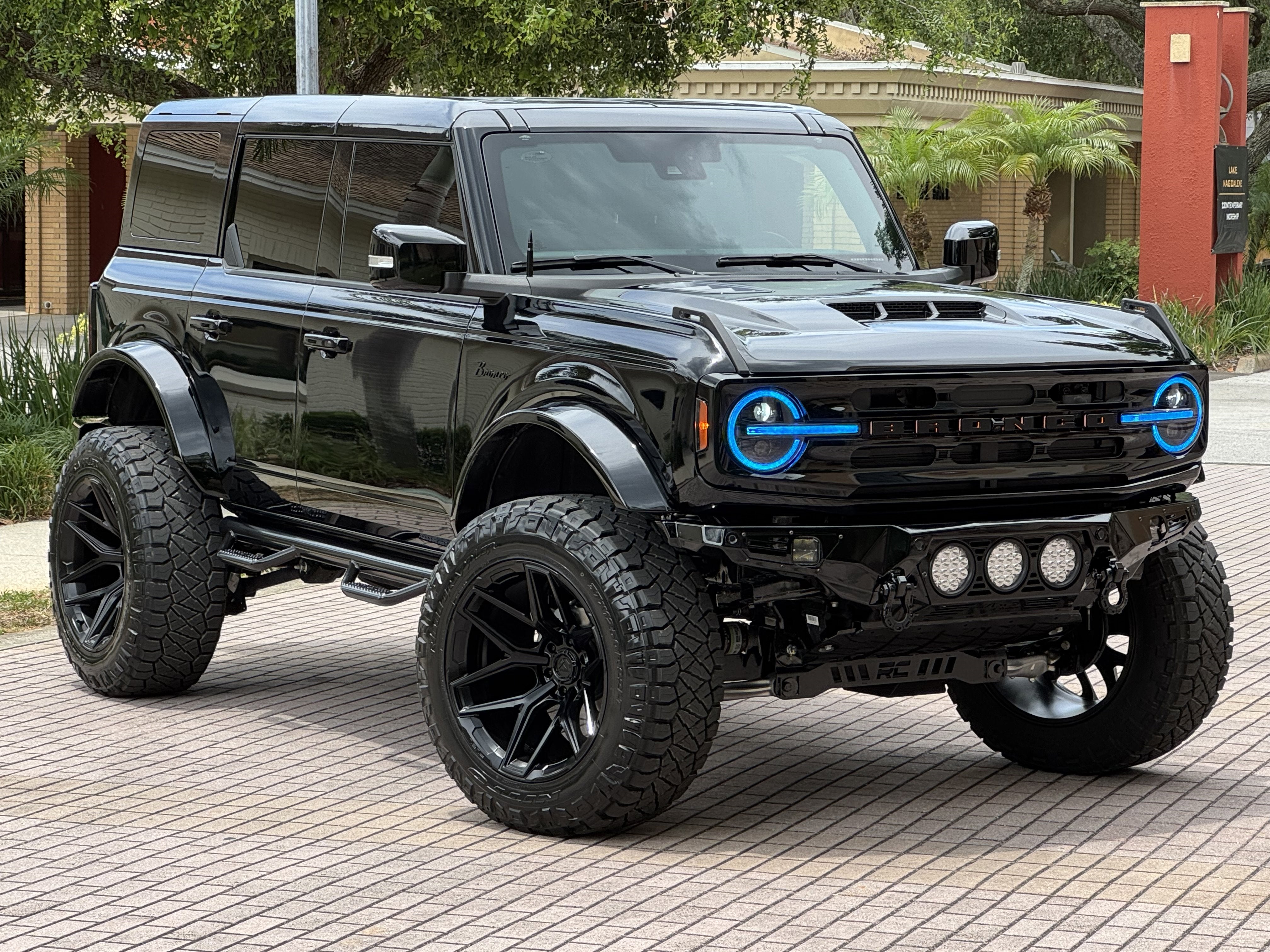 2025 Ford Bronco Outer Banks V6 Luxury Package Hard Top Custom Lifted
