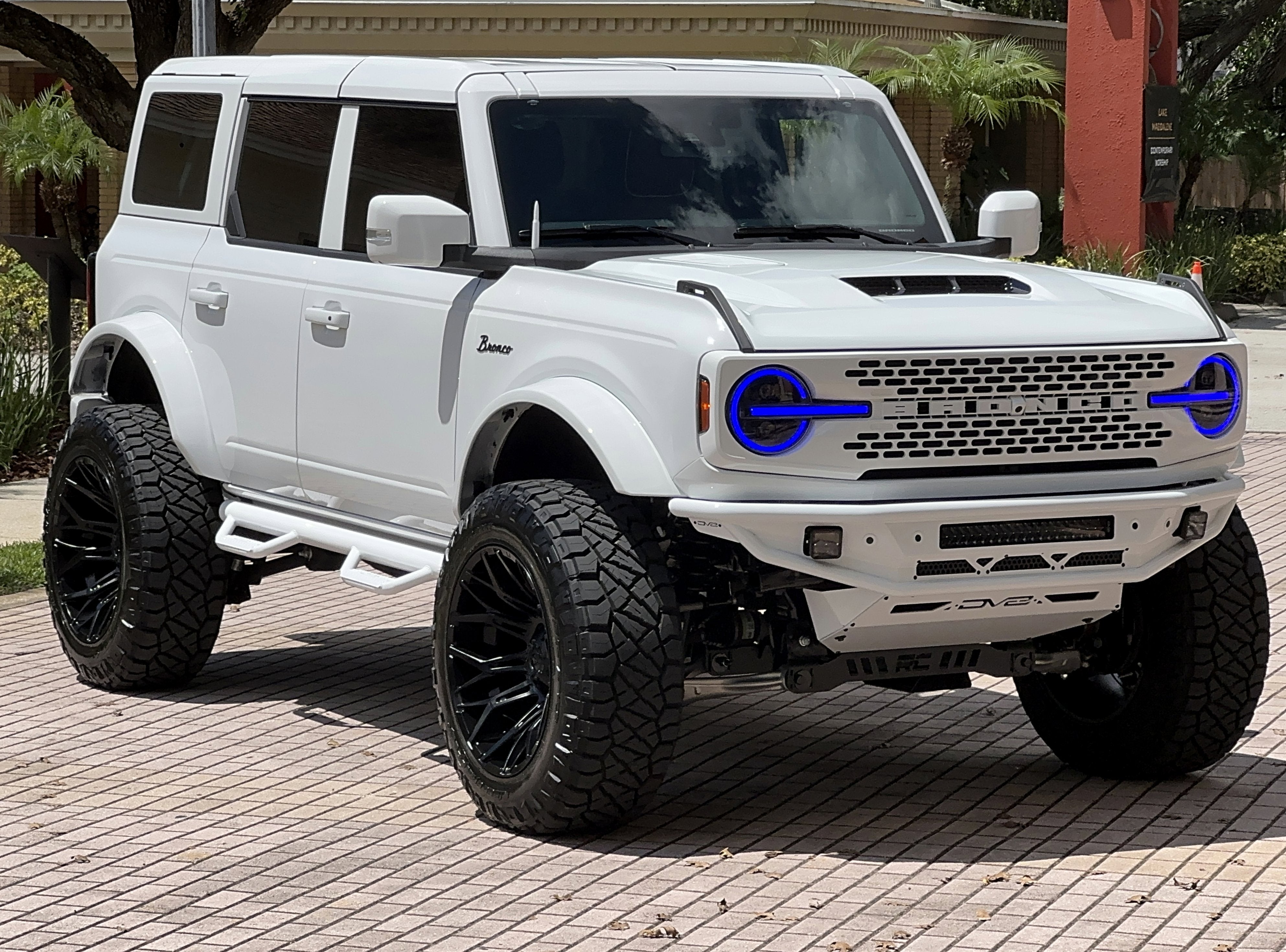 2025 Ford Bronco Outer Banks V6 Luxury Package Hard Top Custom Lifted