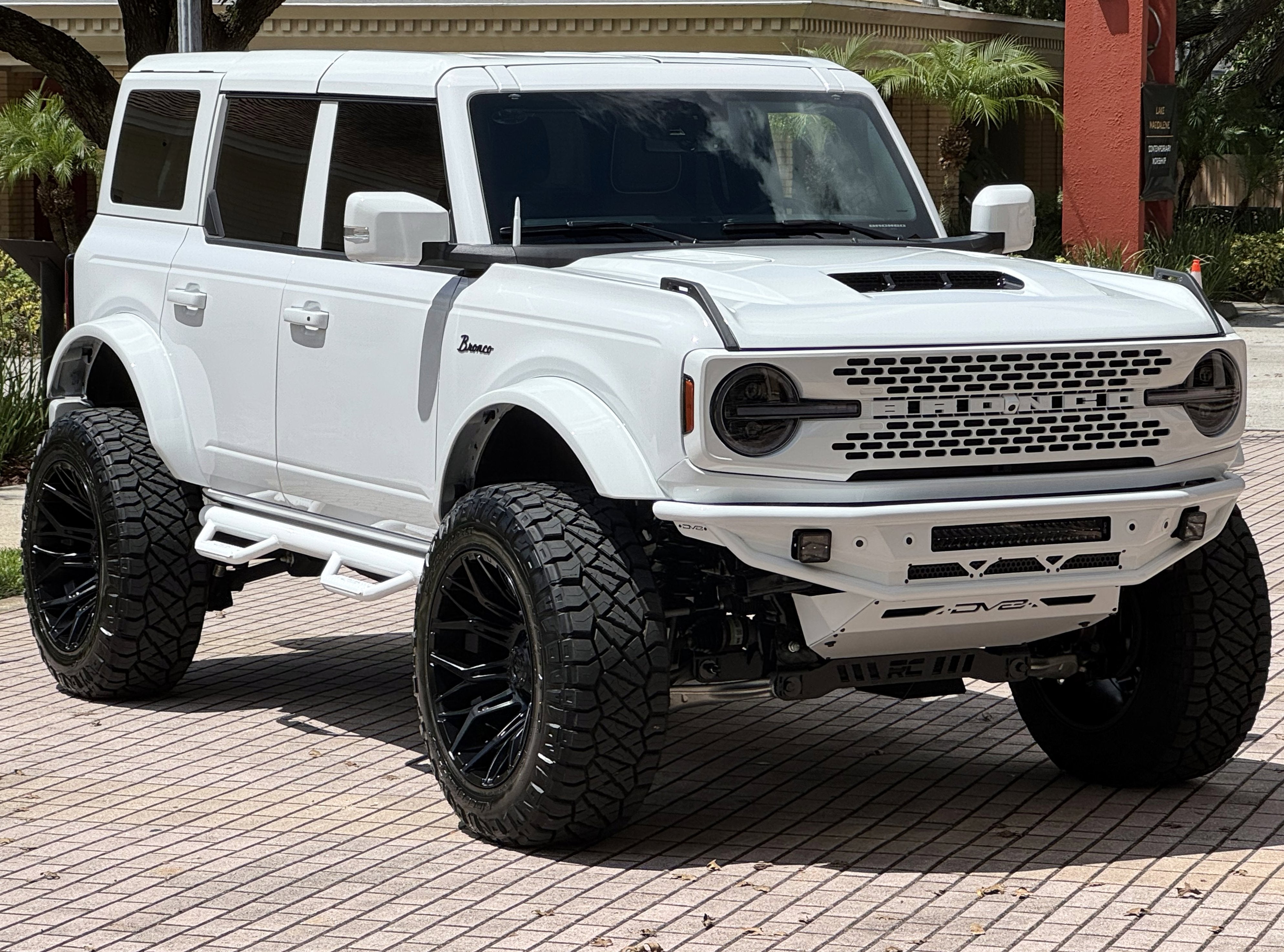 2025 Ford Bronco Outer Banks V6 Luxury Package Hard Top Custom Lifted