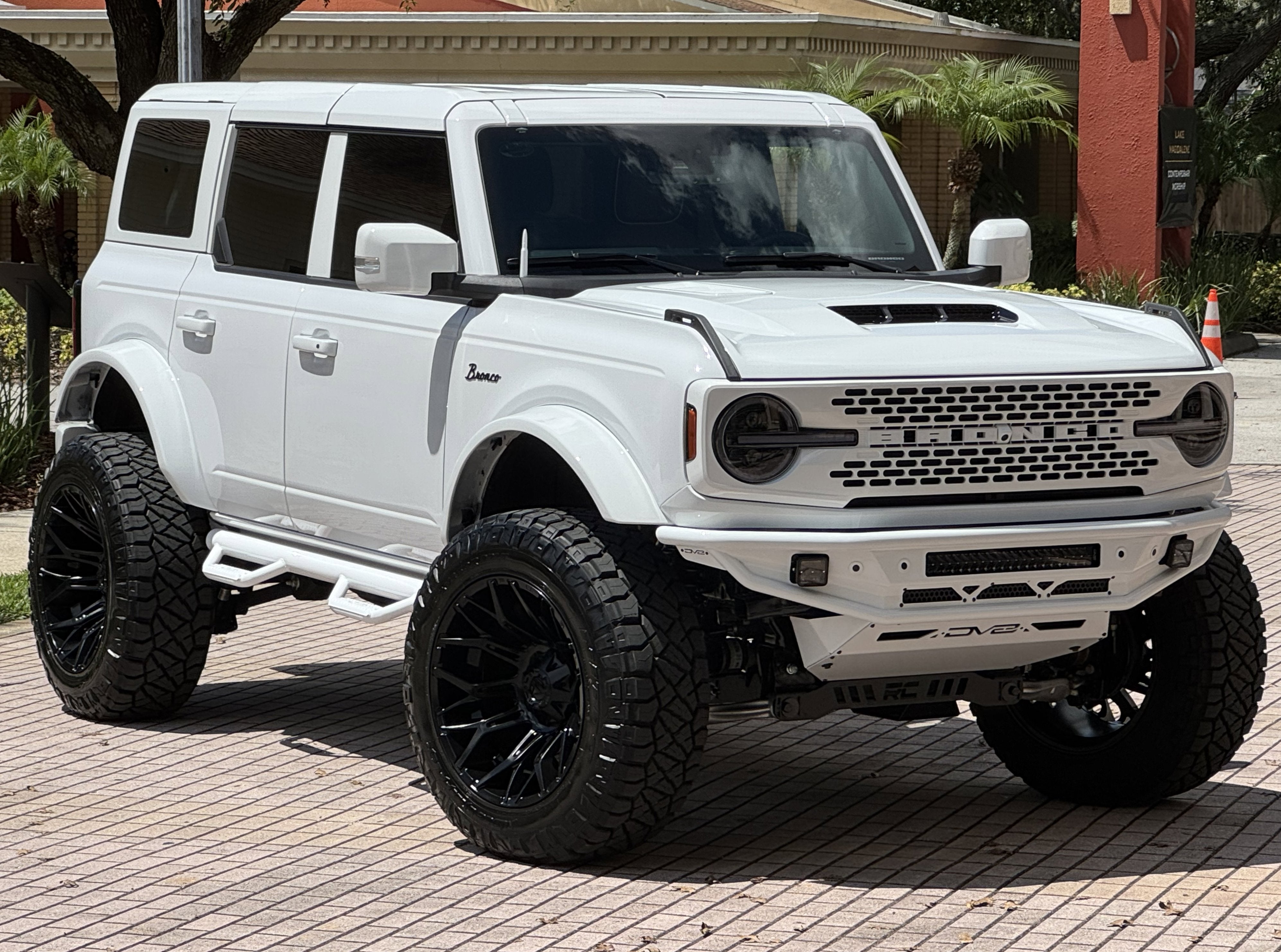 2025 Ford Bronco Outer Banks V6 Luxury Package Hard Top Custom Lifted