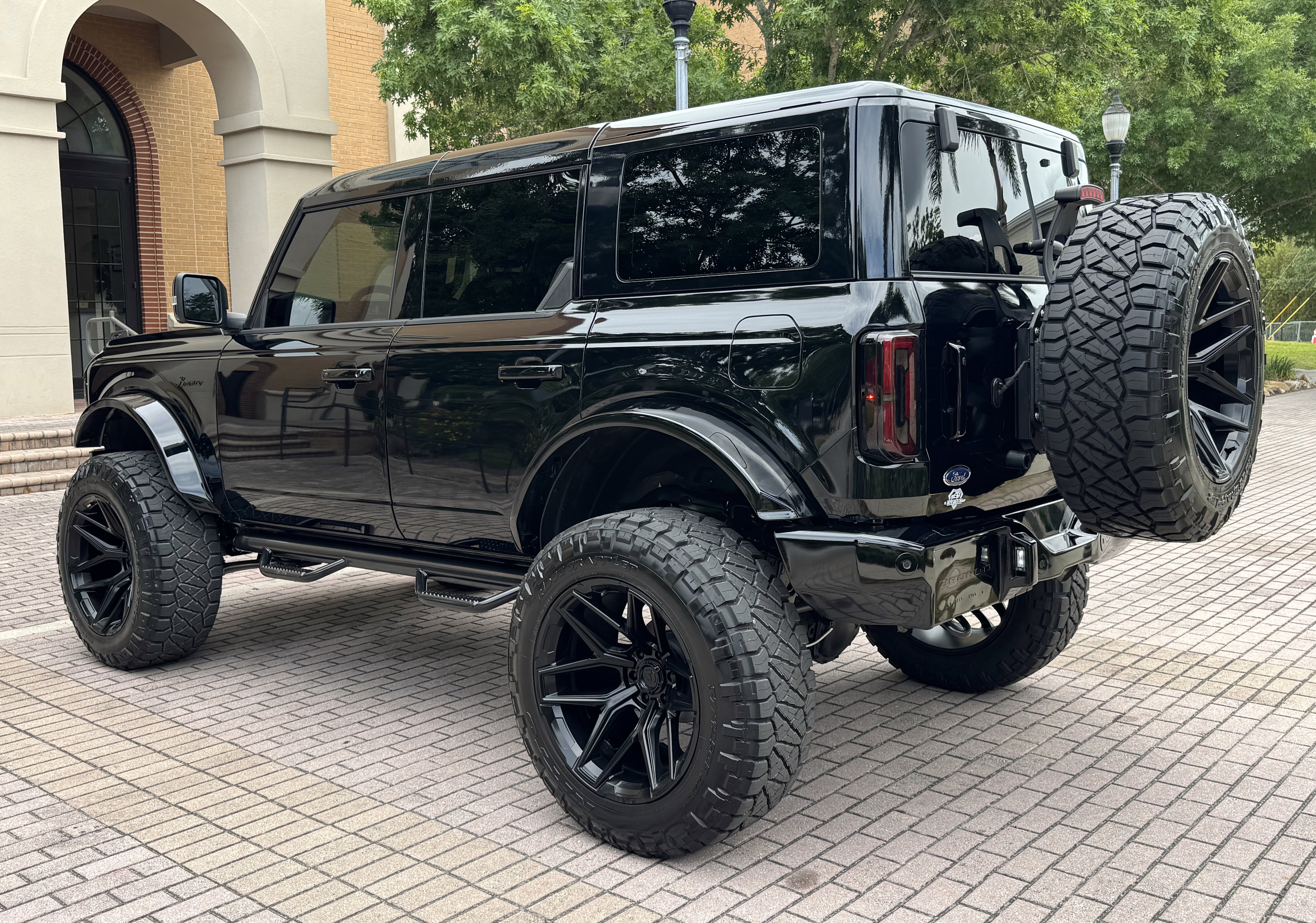 2025 Ford Bronco Outer Banks V6 Luxury Package Hard Top Custom Lifted