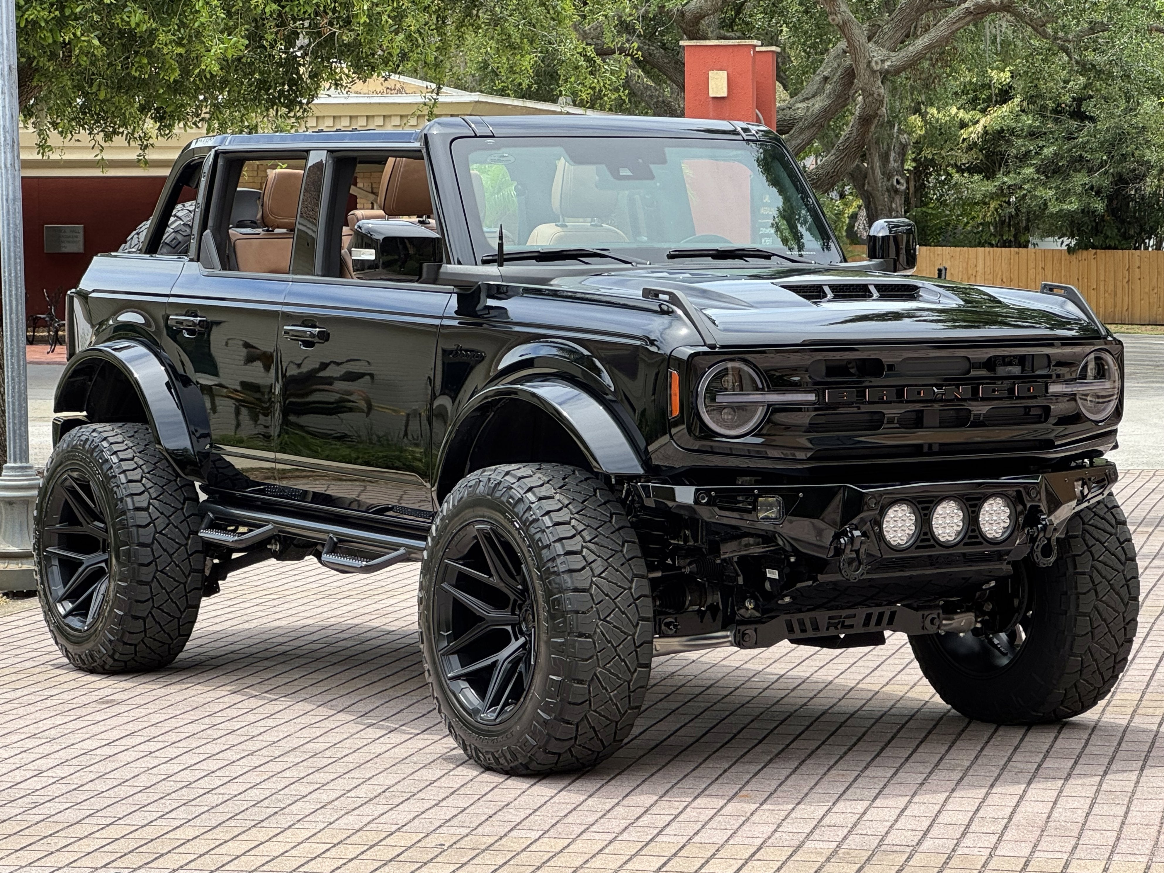 2025 Ford Bronco Outer Banks V6 Luxury Package Hard Top Custom Lifted