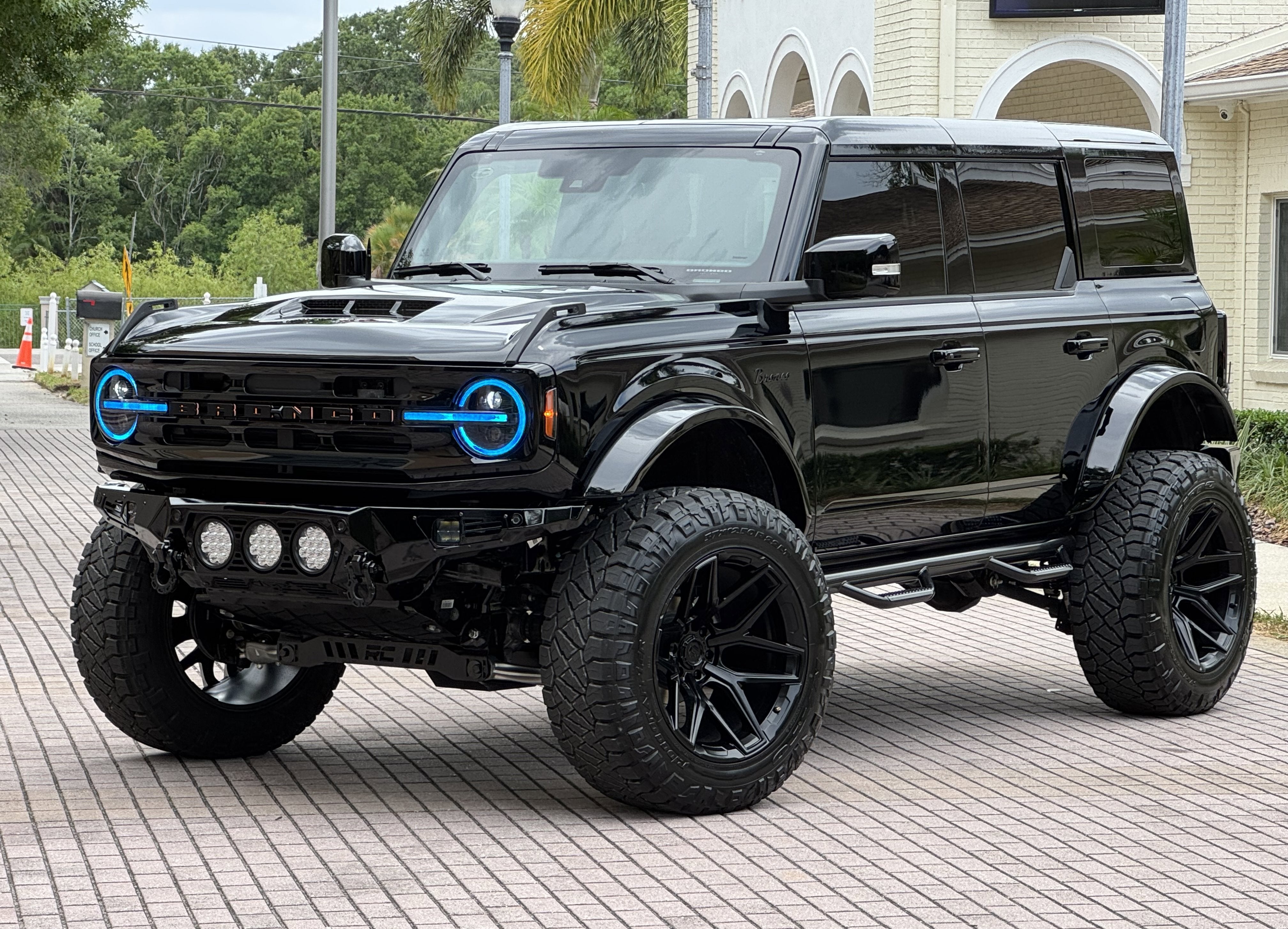 2025 Ford Bronco Outer Banks V6 Luxury Package Hard Top Custom Lifted