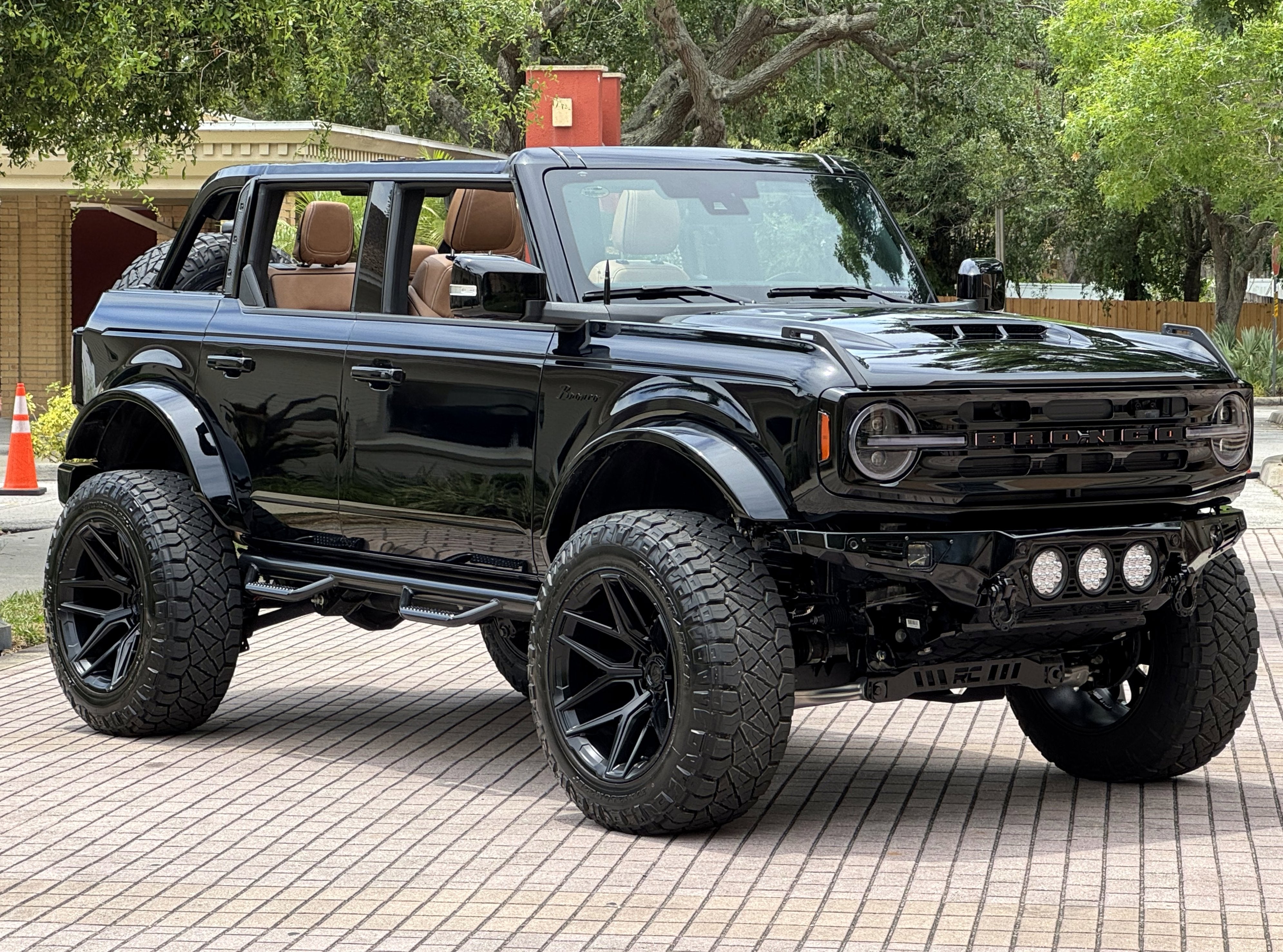 2025 Ford Bronco Outer Banks V6 Luxury Package Hard Top Custom Lifted