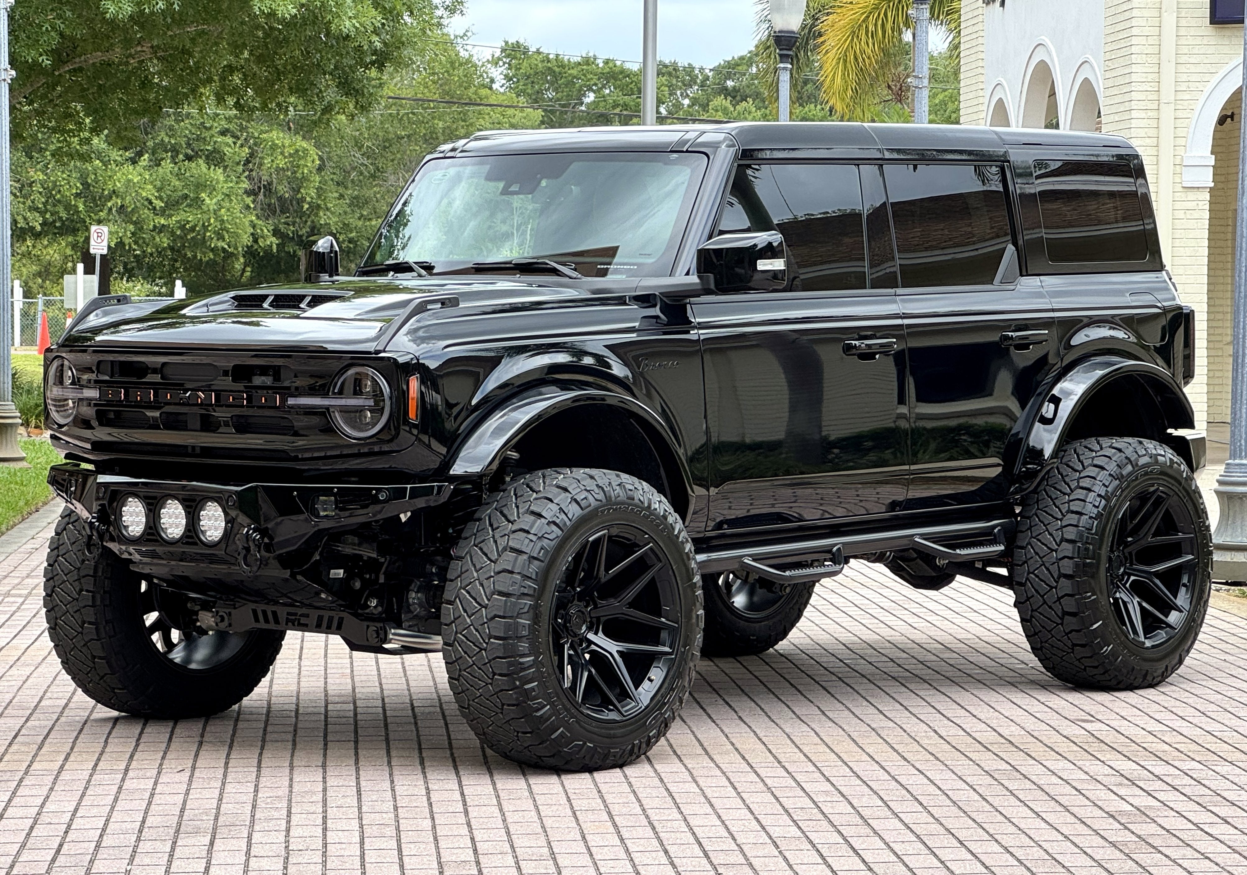 2025 Ford Bronco Outer Banks V6 Luxury Package Hard Top Custom Lifted