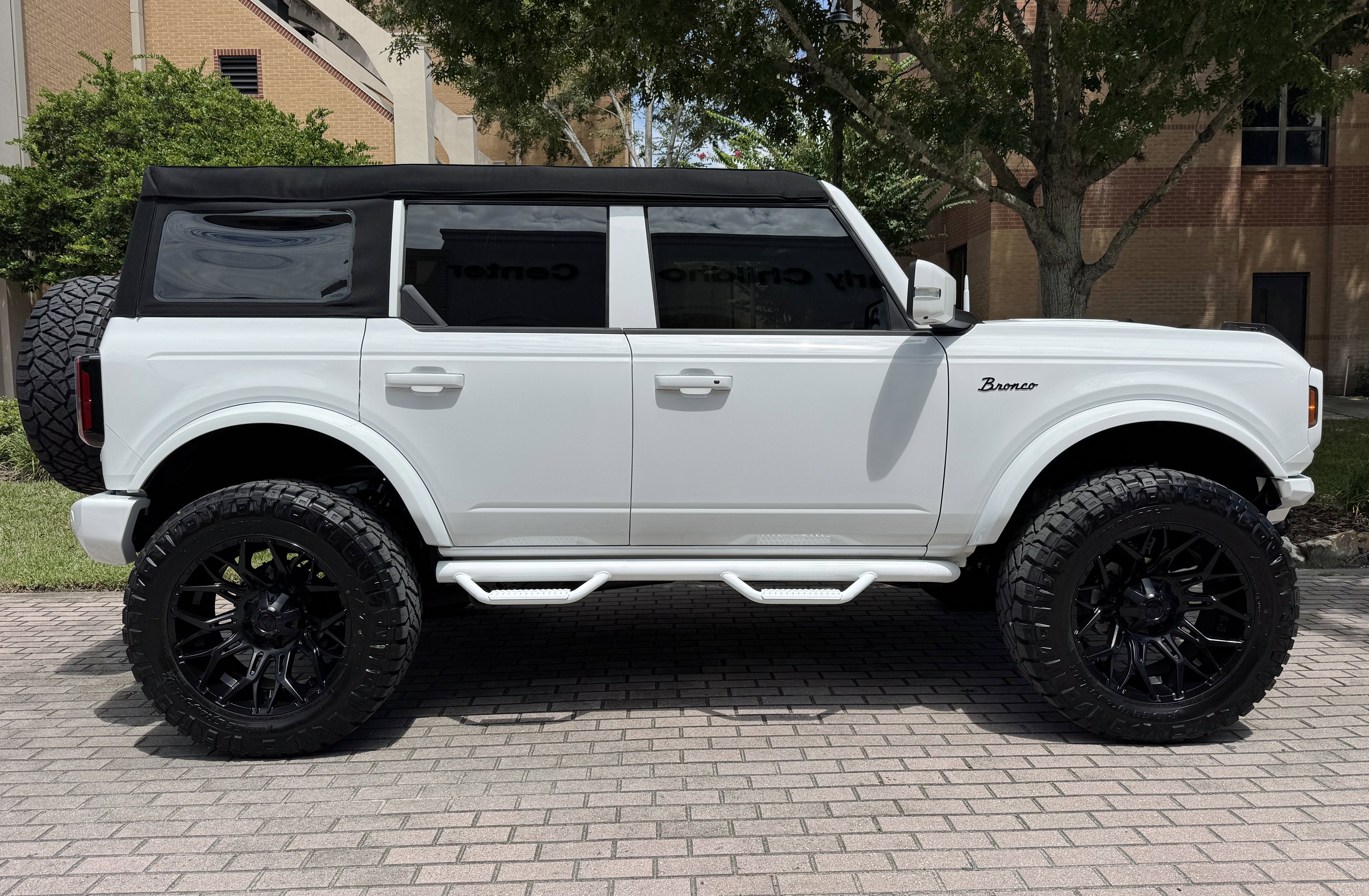 2025 Ford Bronco V6 Outer Banks Luxury Package Custom Lifted