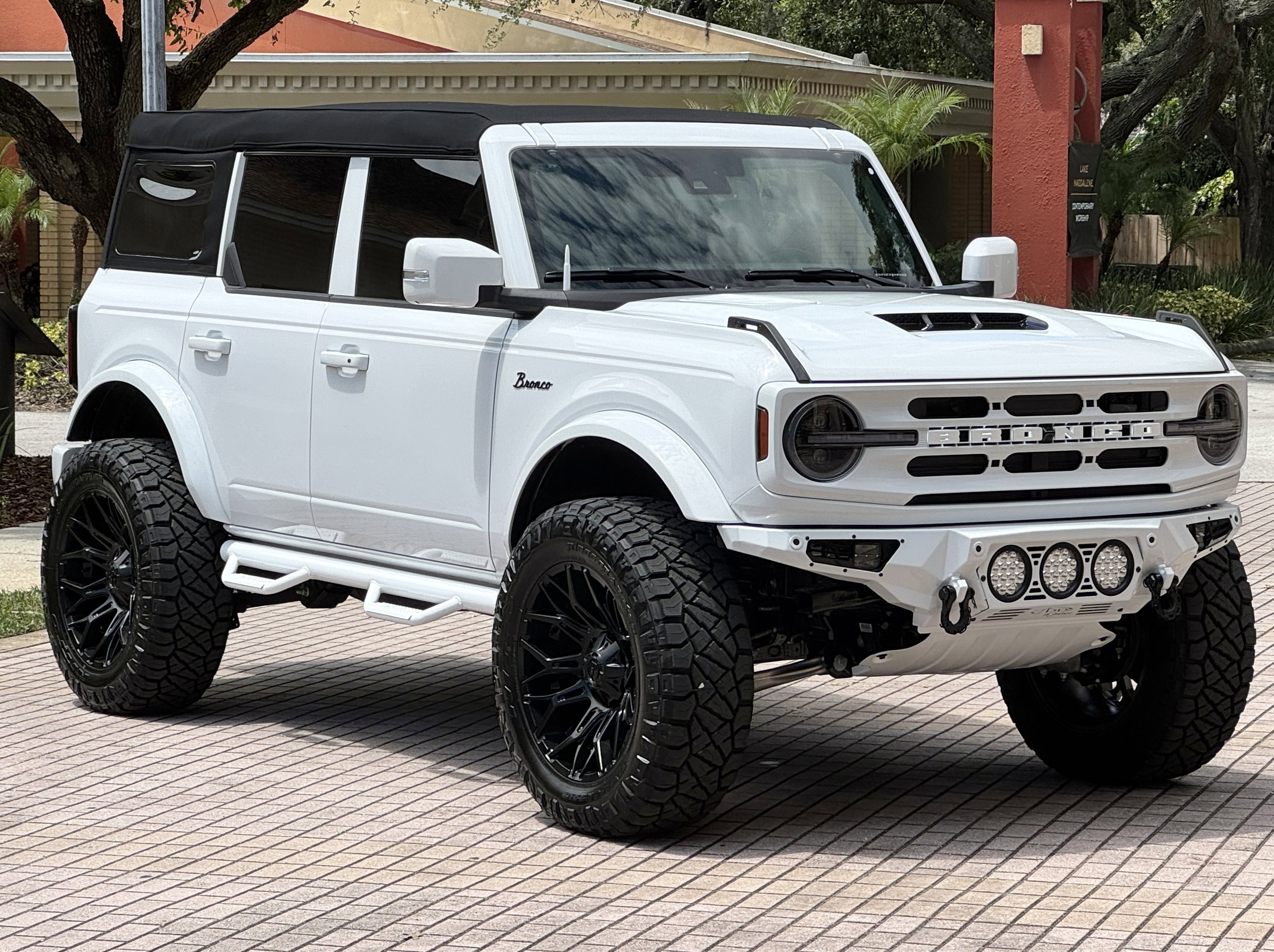 2025 Ford Bronco V6 Outer Banks Luxury Package Custom Lifted