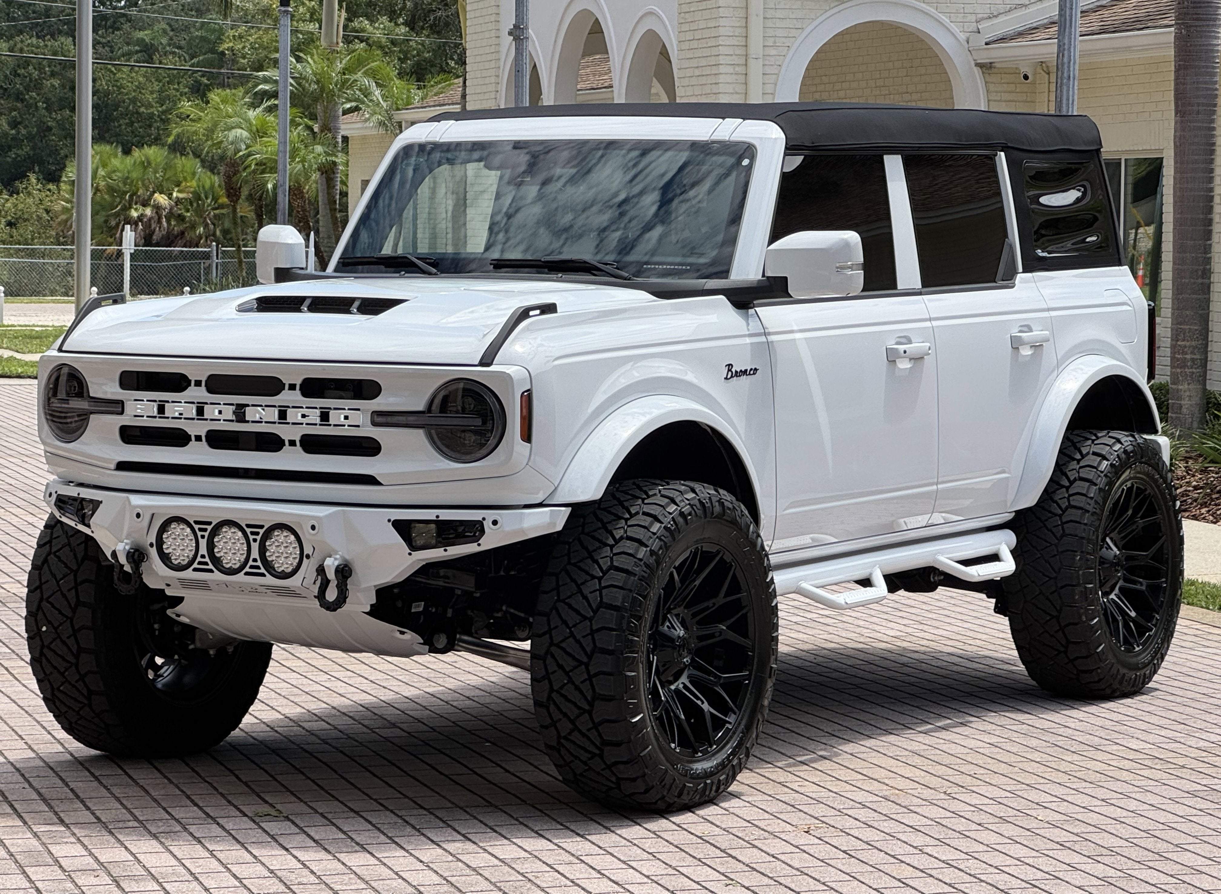 2025 Ford Bronco V6 Outer Banks Luxury Package Custom Lifted