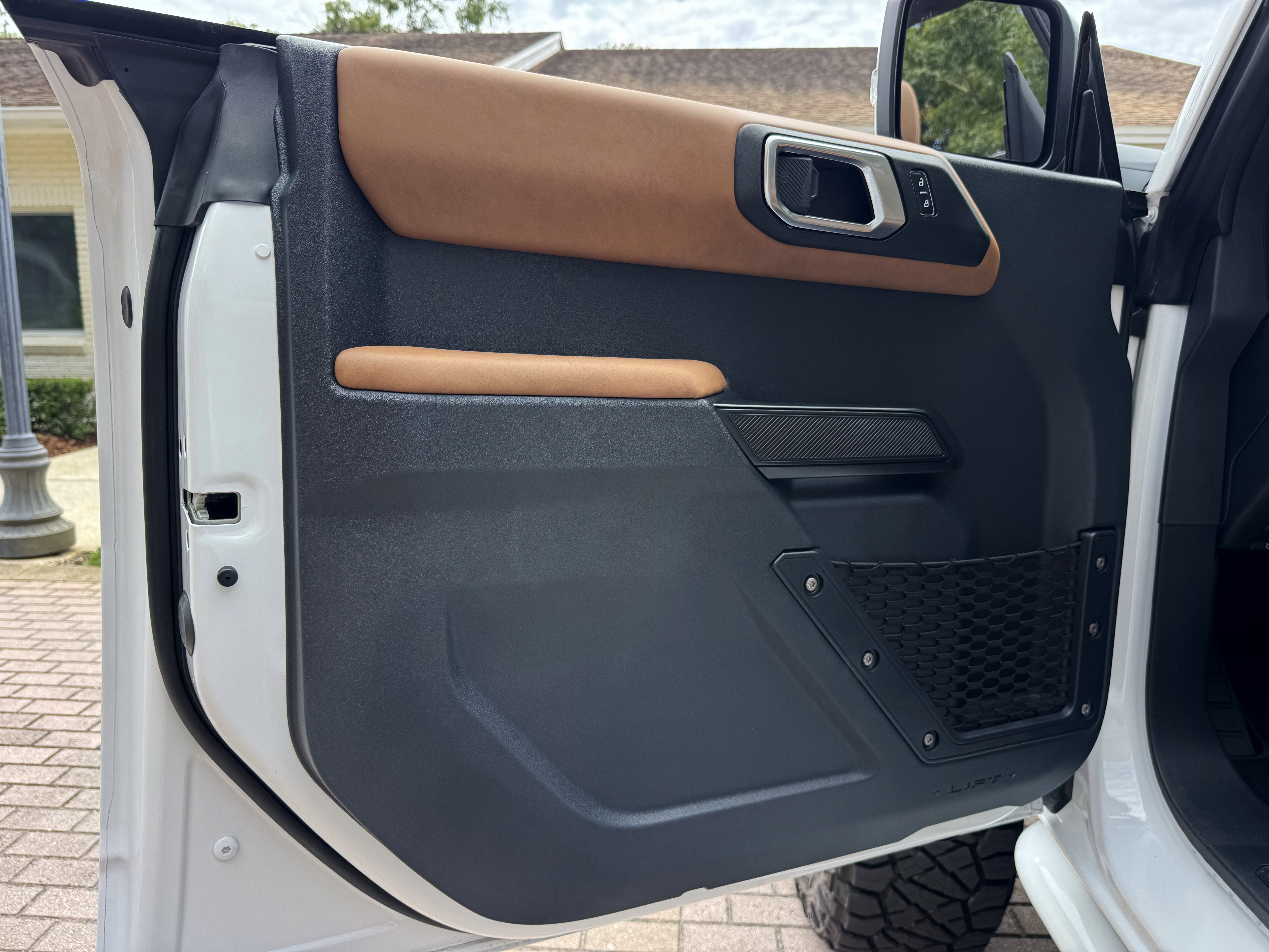 2025 Ford Bronco V6 Outer Banks Luxury Package Custom Lifted