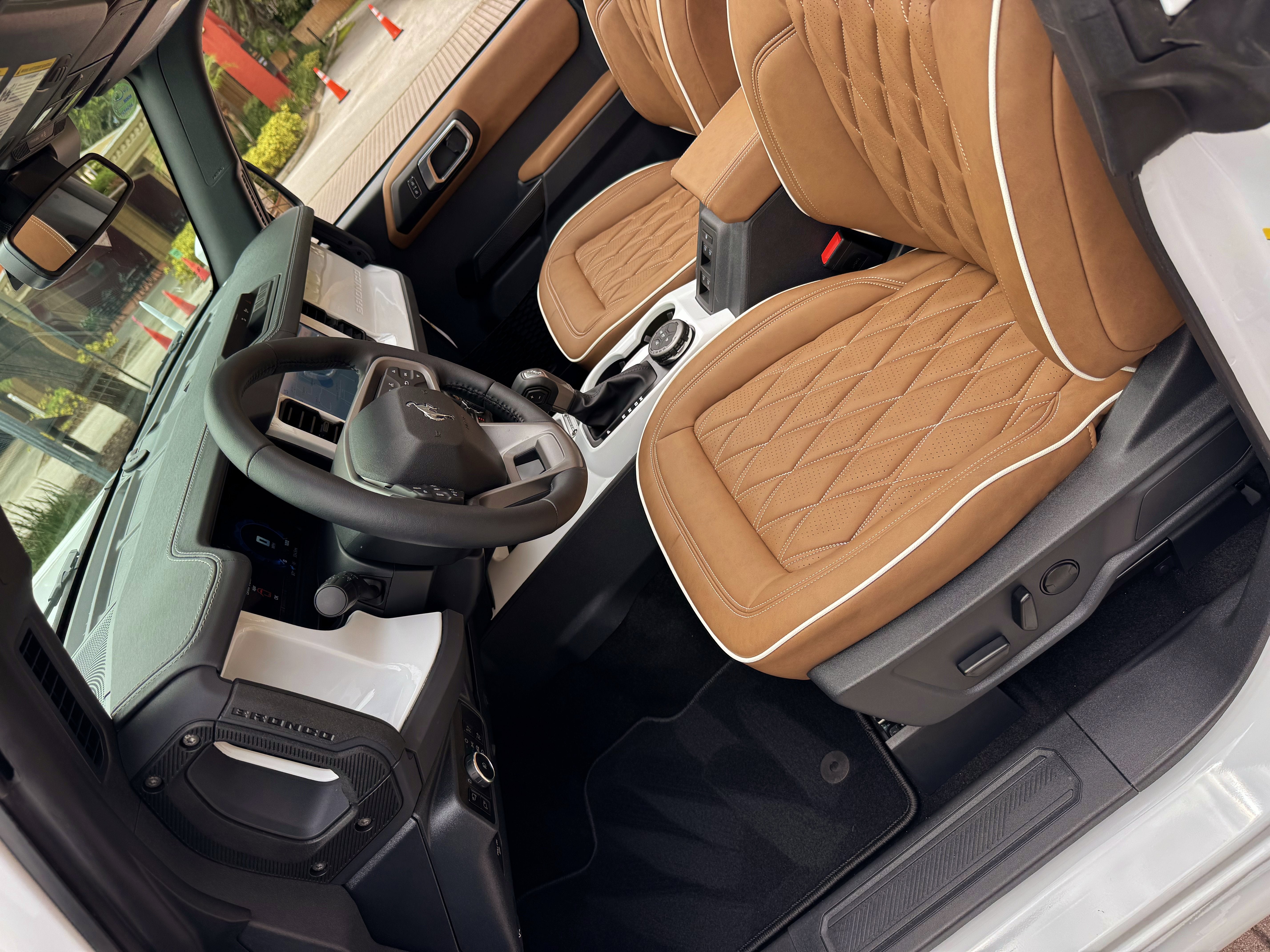 2025 Ford Bronco V6 Outer Banks Luxury Package Custom Lifted