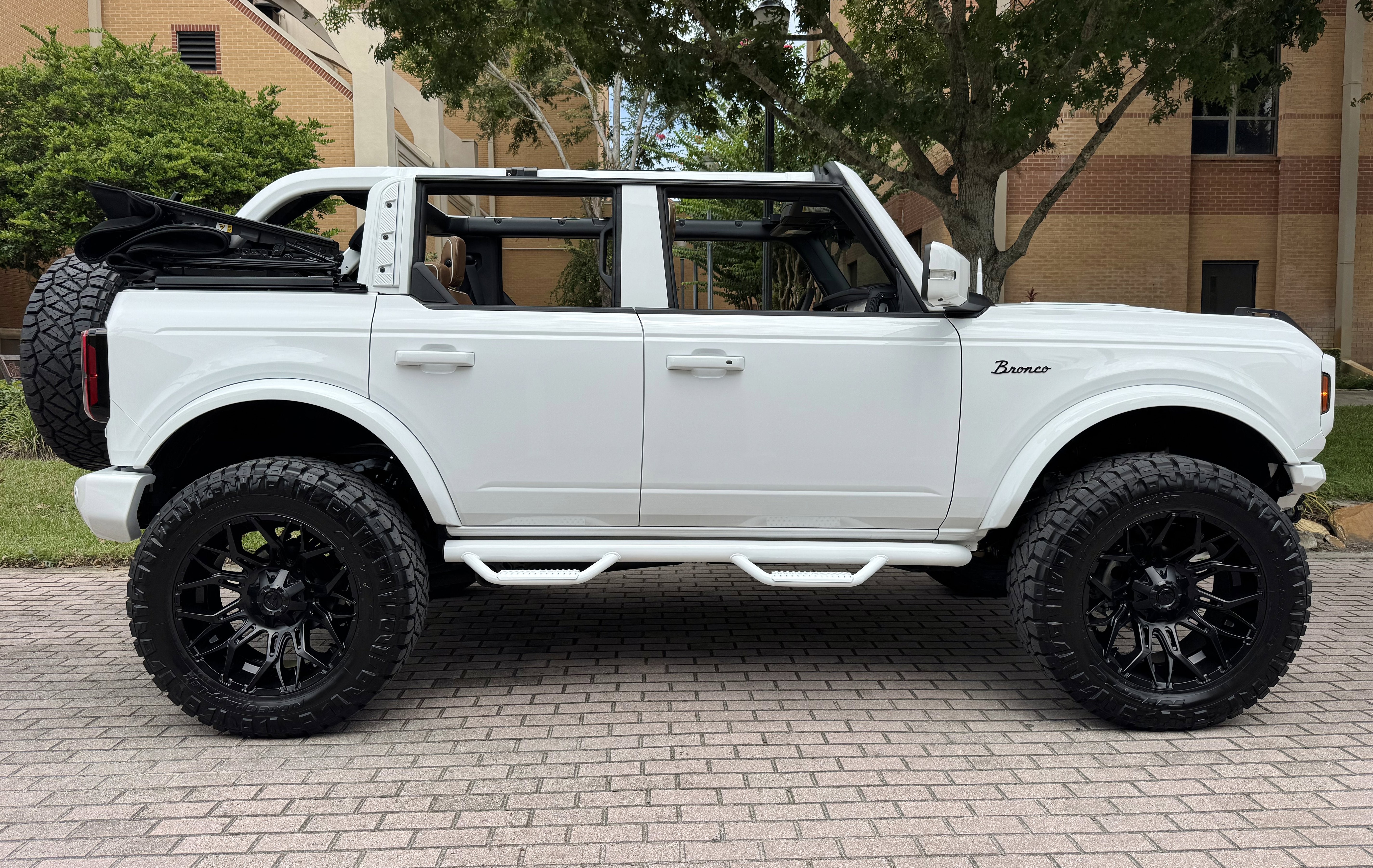 2025 Ford Bronco V6 Outer Banks Luxury Package Custom Lifted