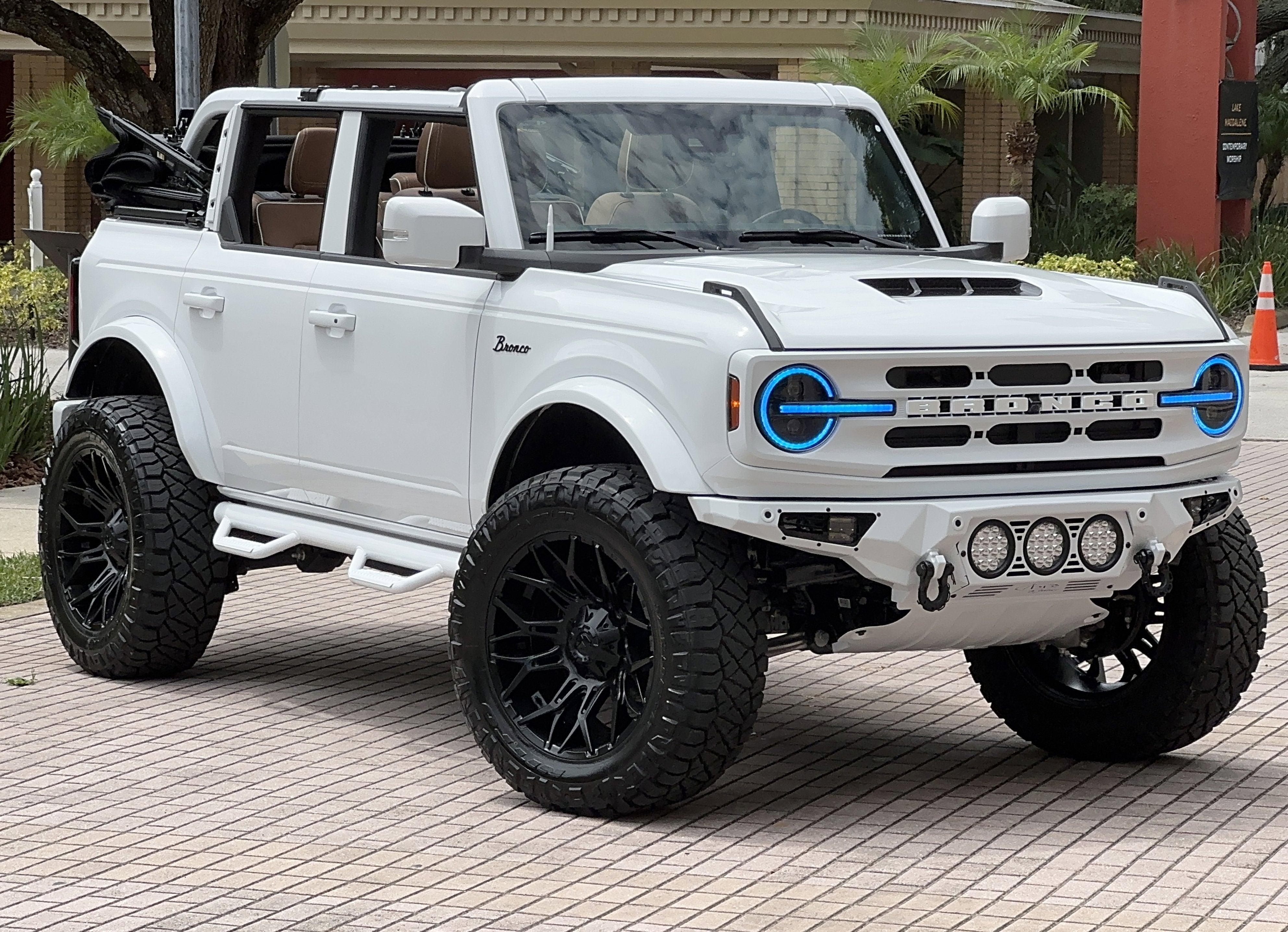 2025 Ford Bronco V6 Outer Banks Luxury Package Custom Lifted
