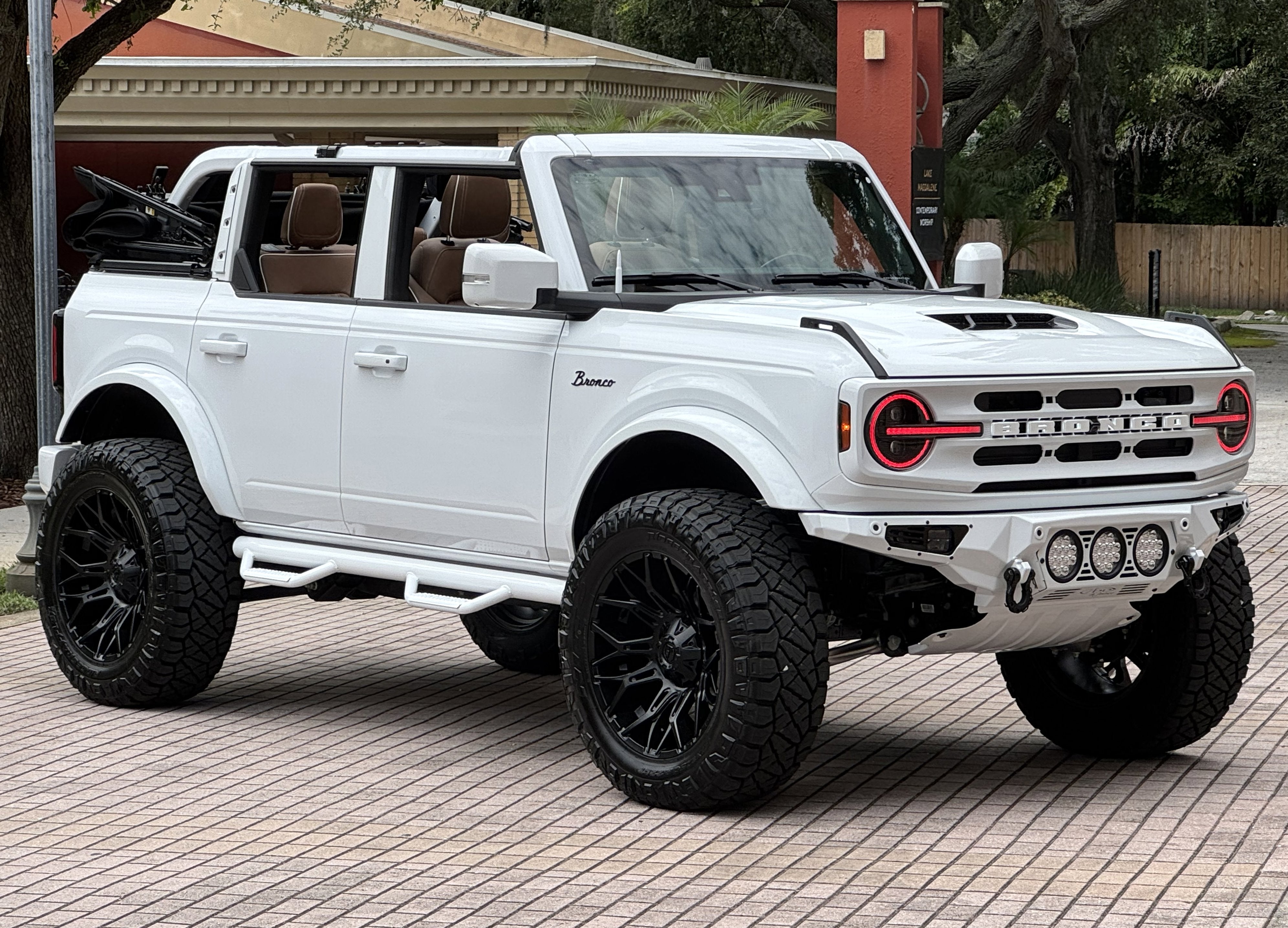 2025 Ford Bronco V6 Outer Banks Luxury Package Custom Lifted