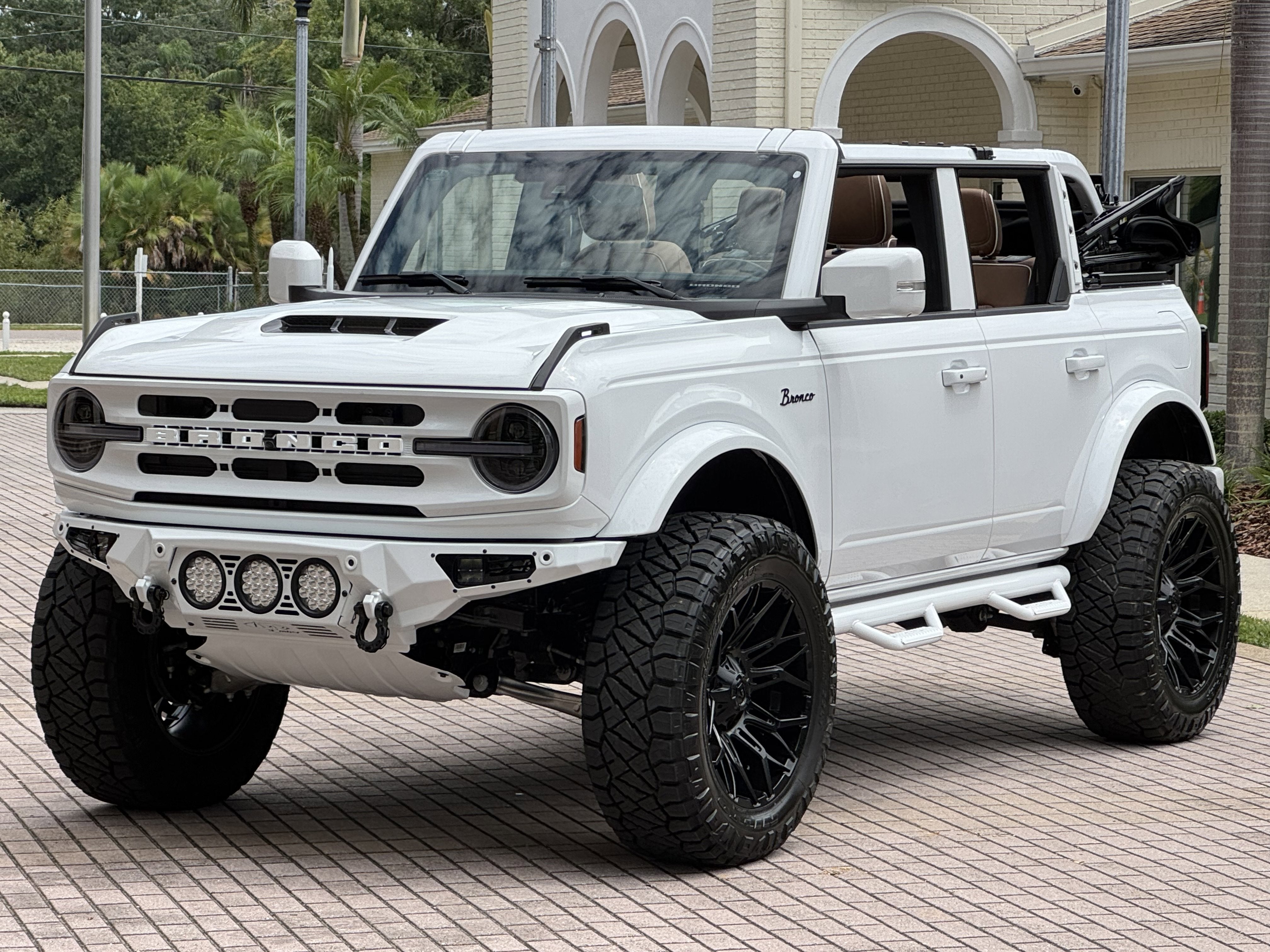 2025 Ford Bronco V6 Outer Banks Luxury Package Custom Lifted