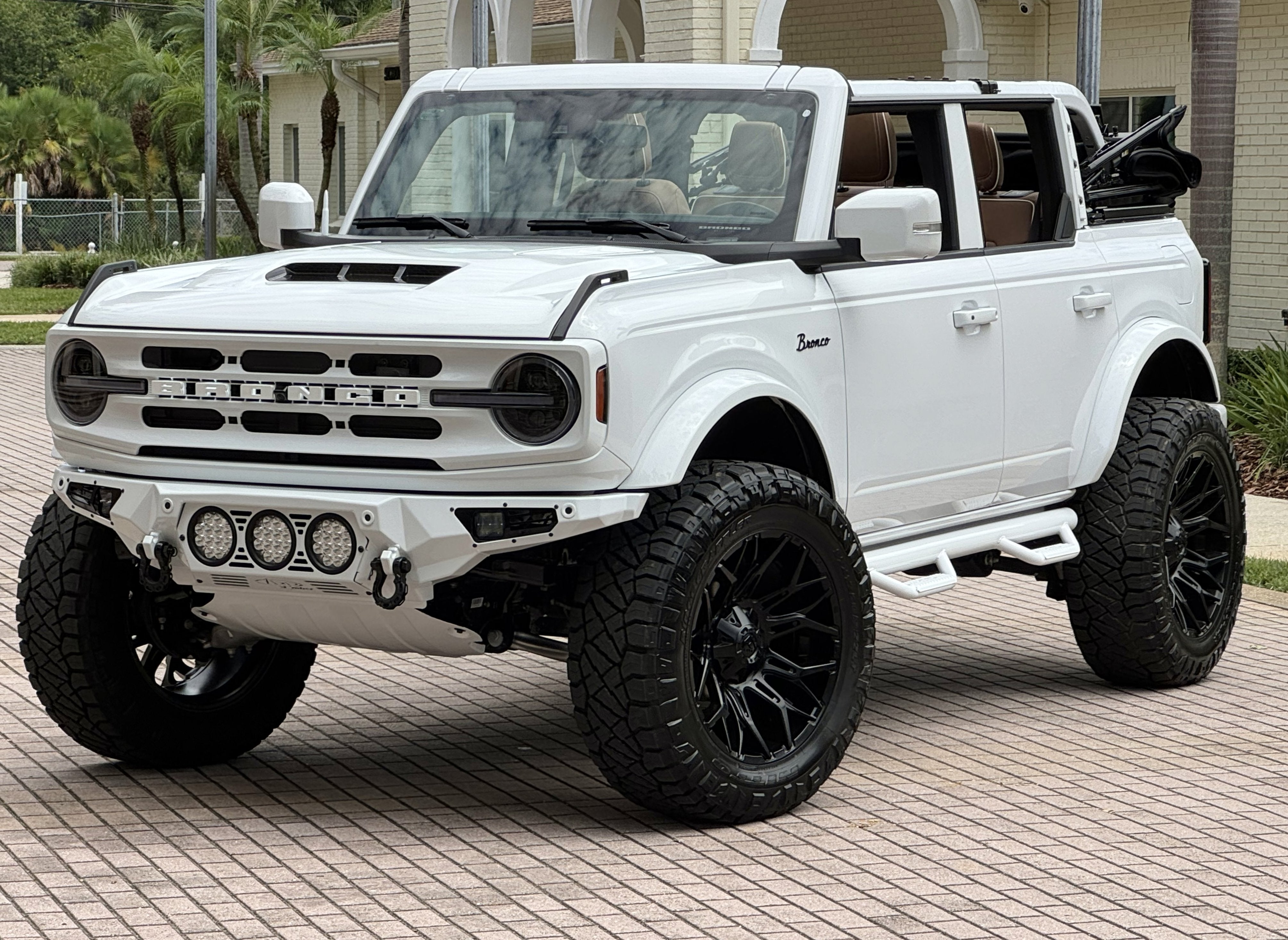 2025 Ford Bronco V6 Outer Banks Luxury Package Custom Lifted