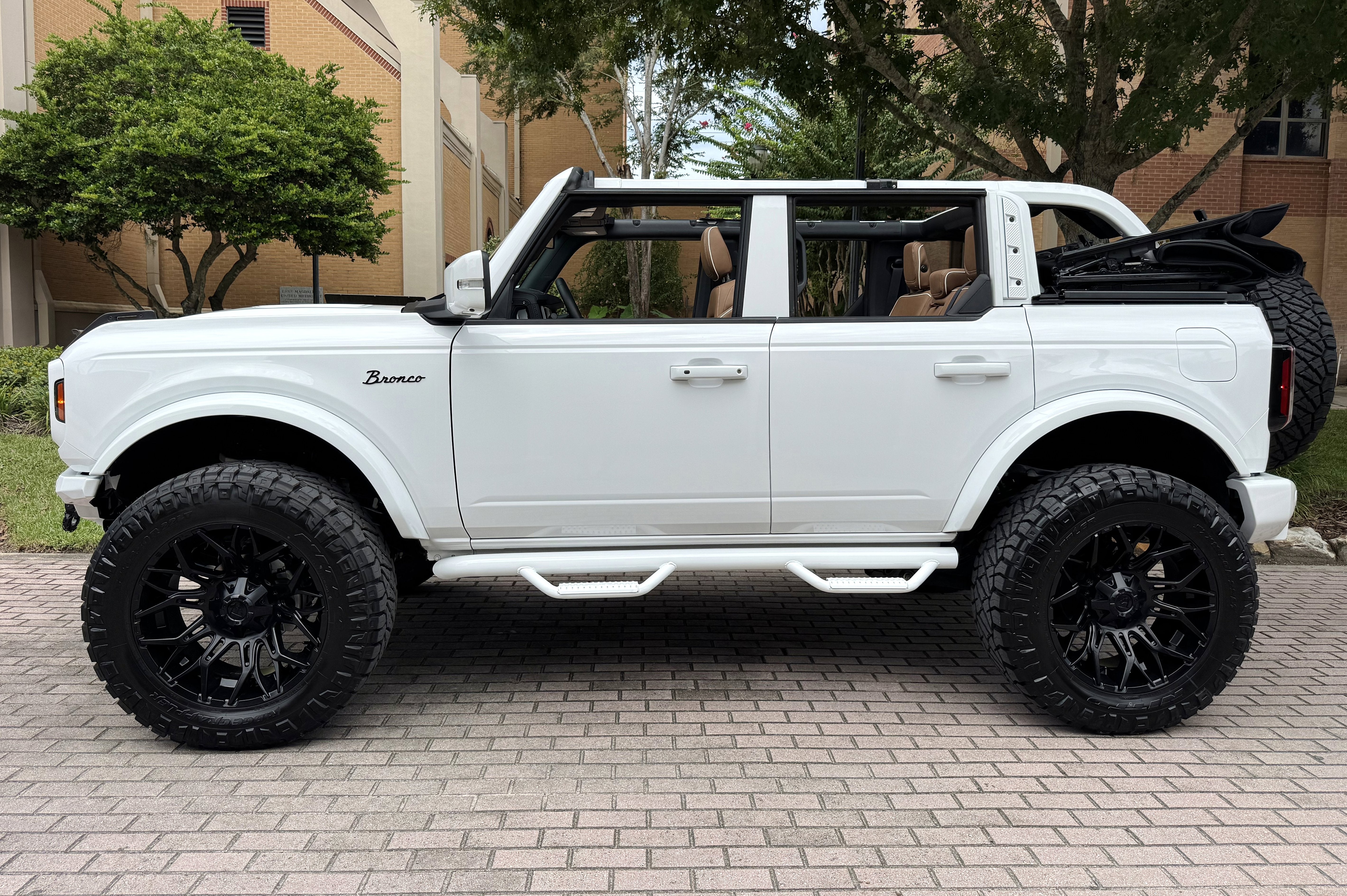 2025 Ford Bronco V6 Outer Banks Luxury Package Custom Lifted