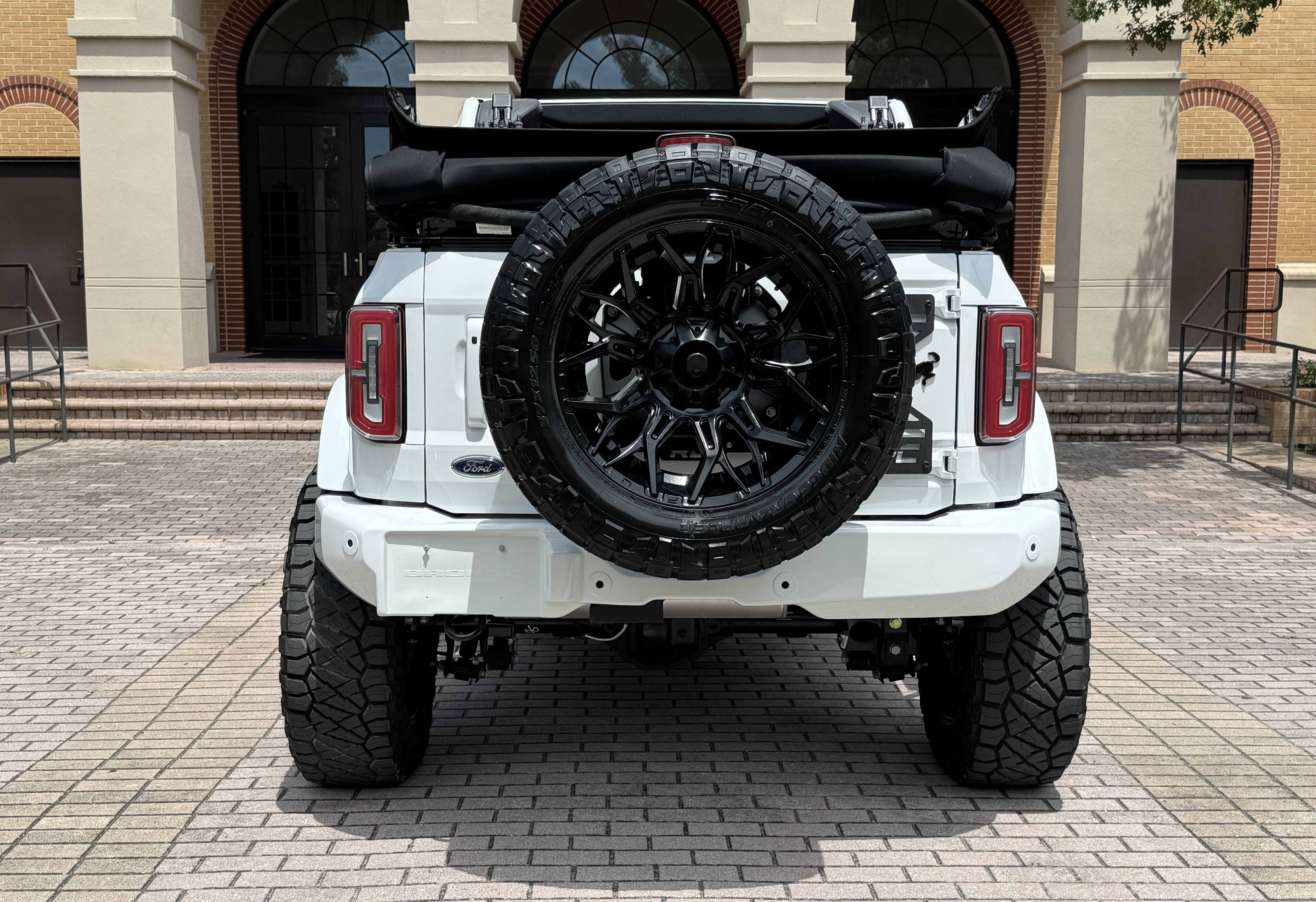 2025 Ford Bronco V6 Outer Banks Luxury Package Custom Lifted
