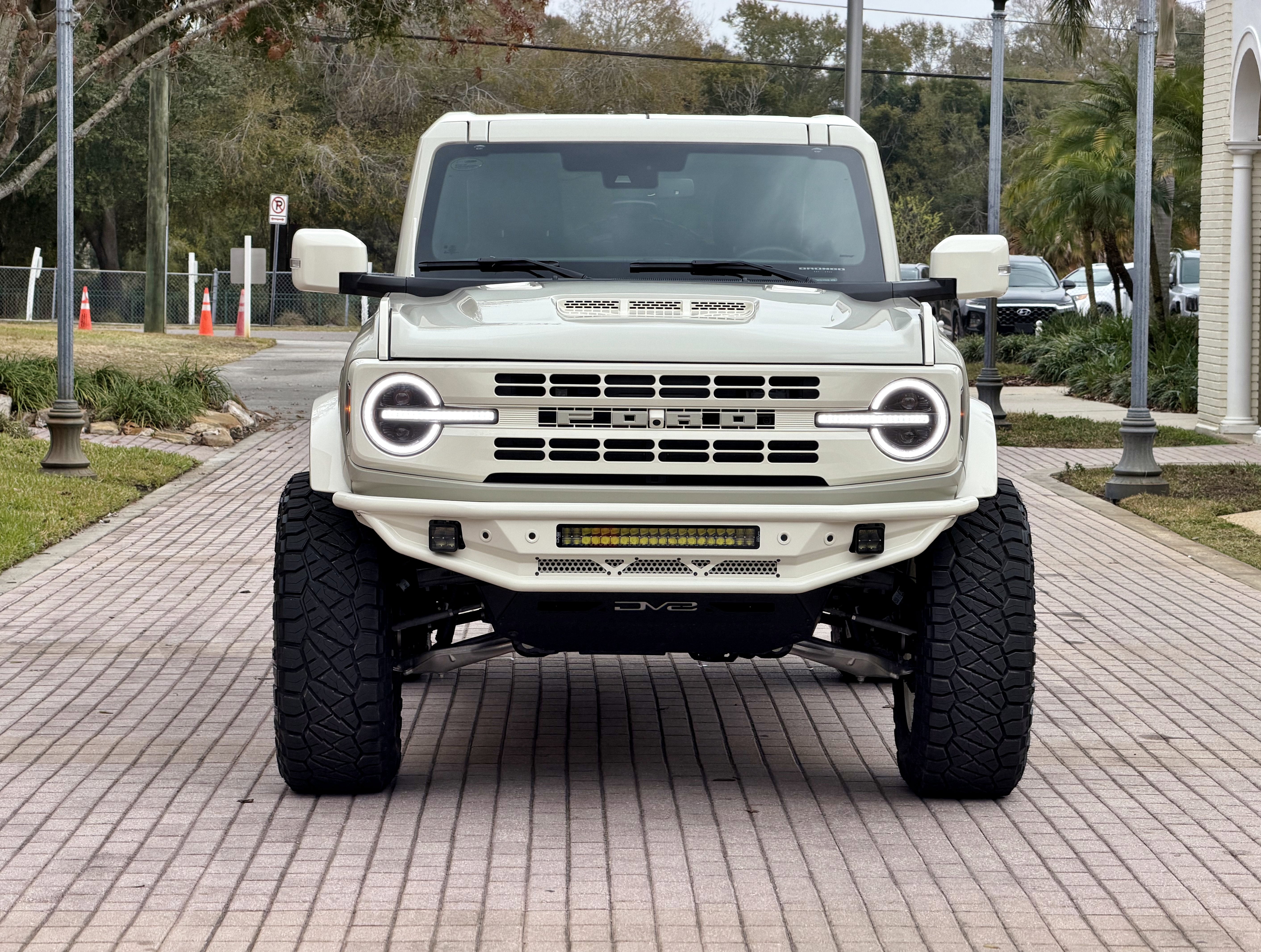 2025 Ford Bronco V6 Wimbledon White Retro Outer Banks Luxury Pkg Custom Lifted