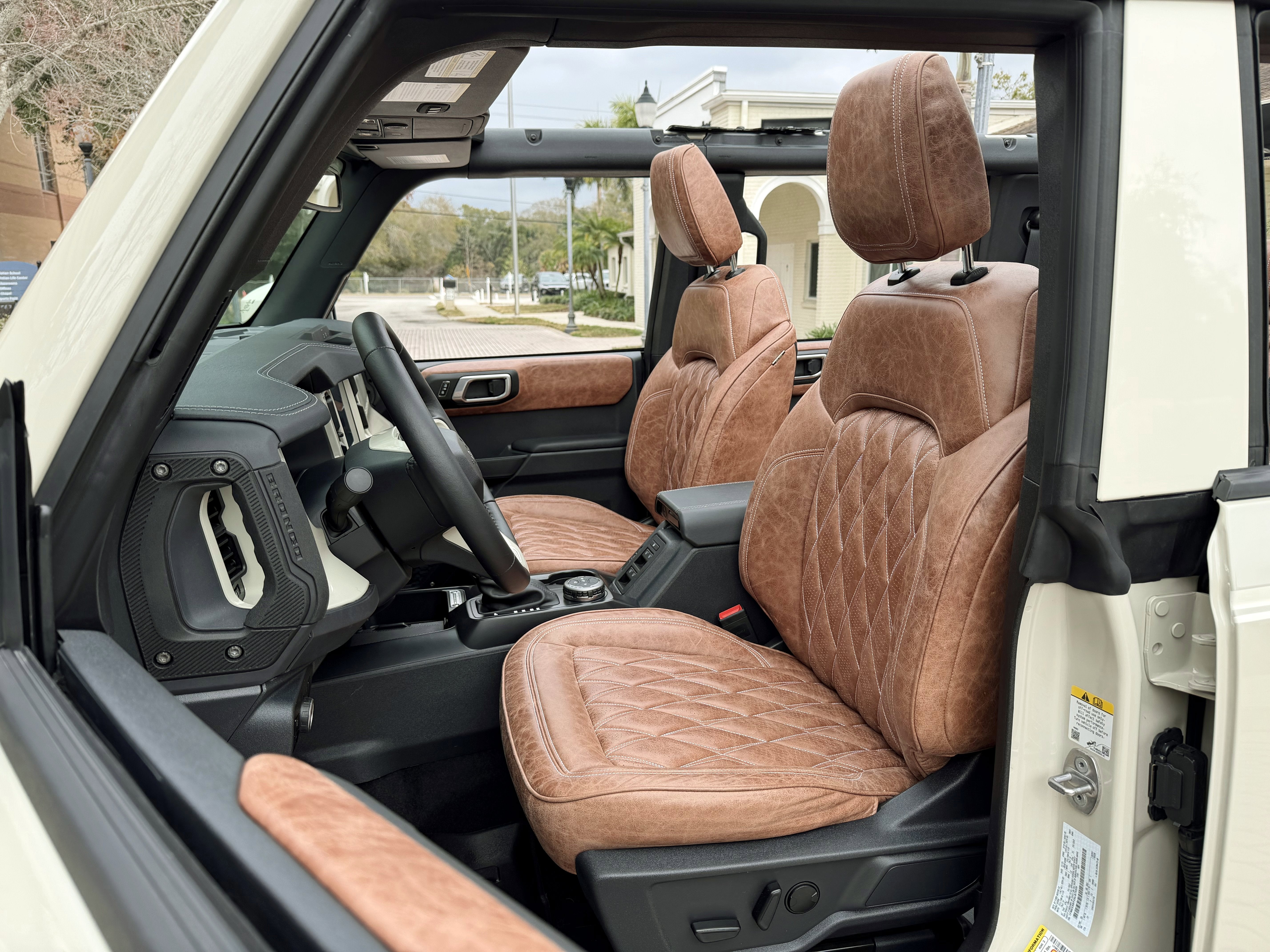 2025 Ford Bronco V6 Wimbledon White Retro Outer Banks Luxury Pkg Custom Lifted