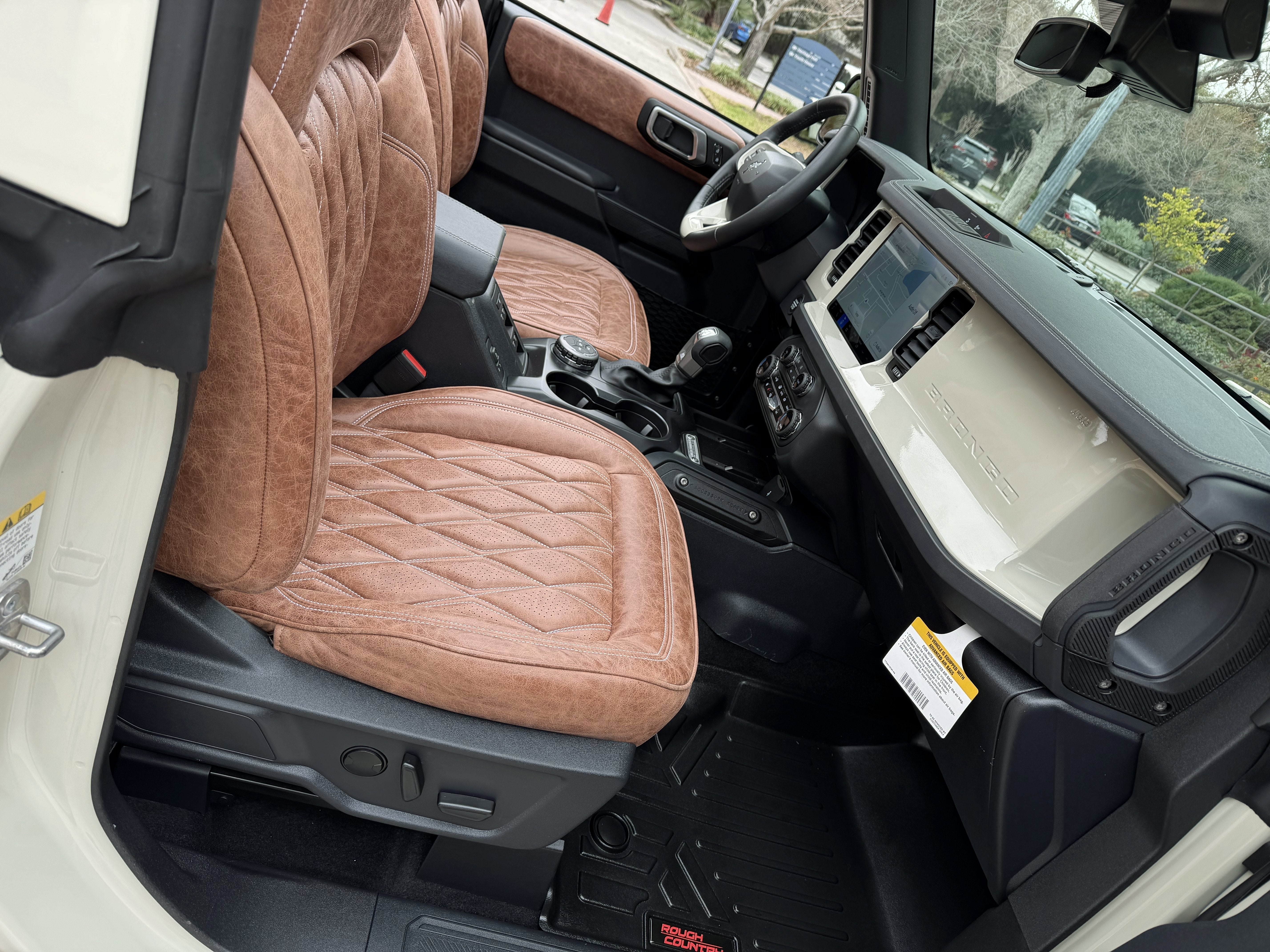 2025 Ford Bronco V6 Wimbledon White Retro Outer Banks Luxury Pkg Custom Lifted