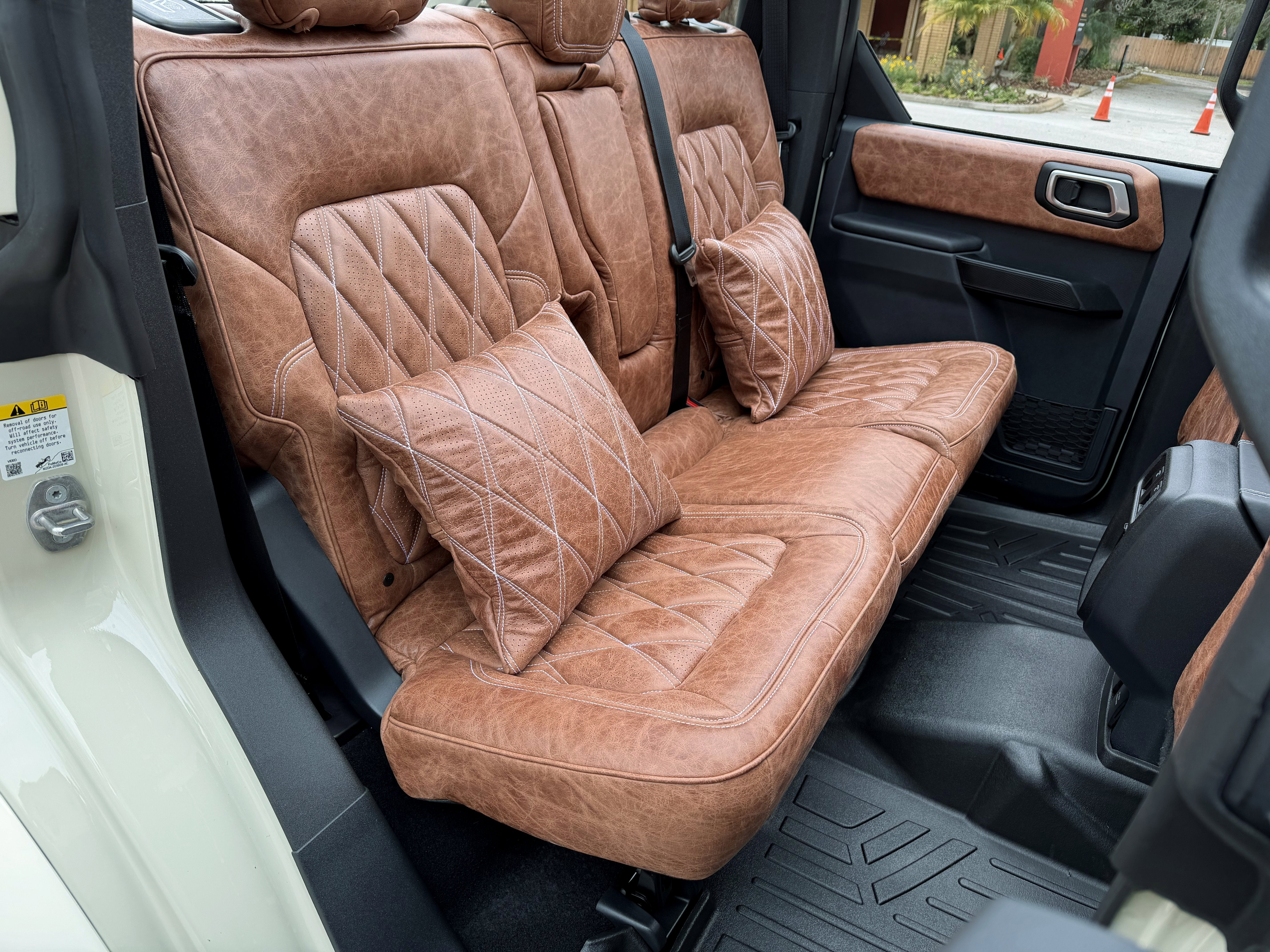 2025 Ford Bronco V6 Wimbledon White Retro Outer Banks Luxury Pkg Custom Lifted