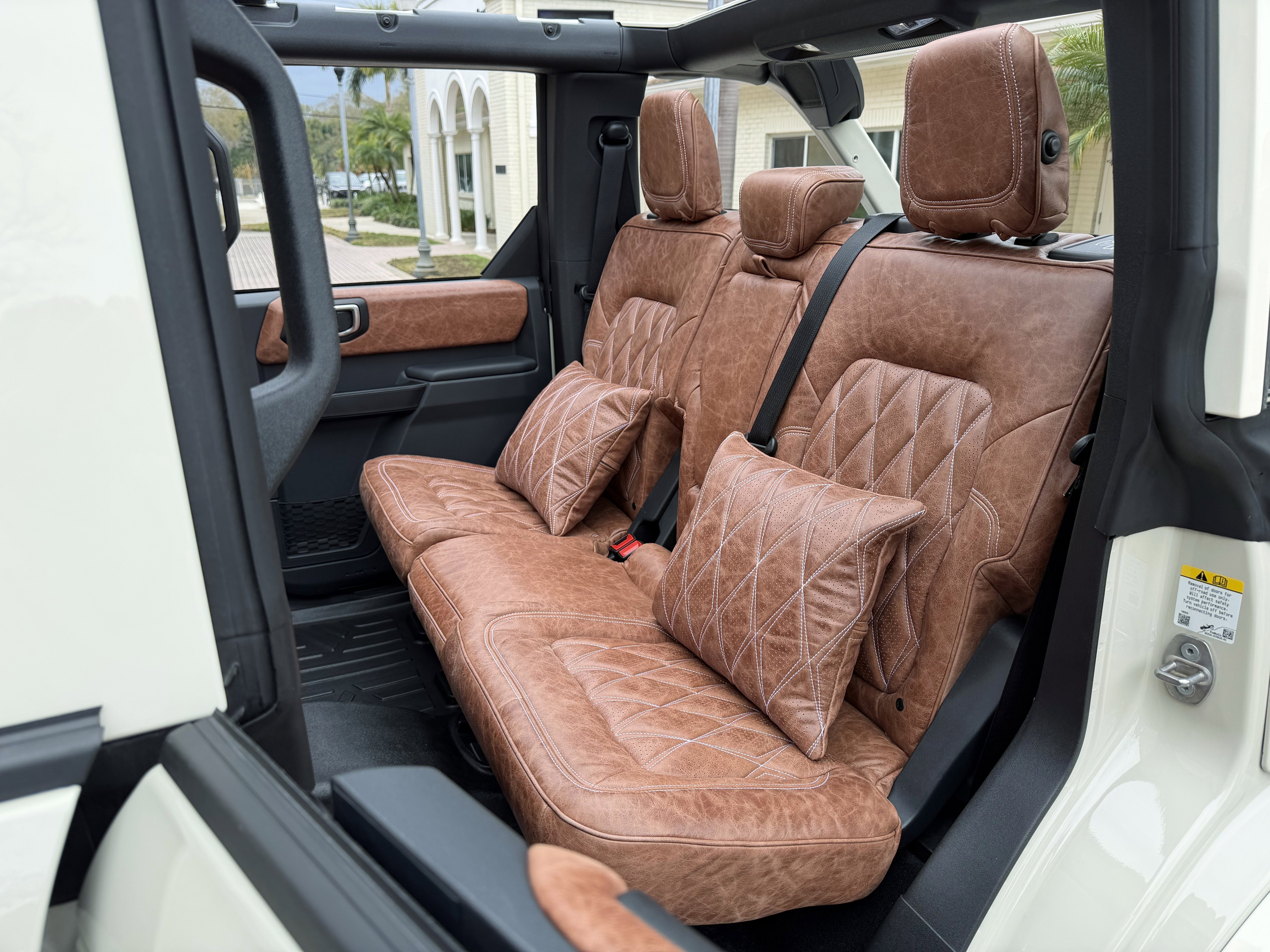 2025 Ford Bronco V6 Wimbledon White Retro Outer Banks Luxury Pkg Custom Lifted