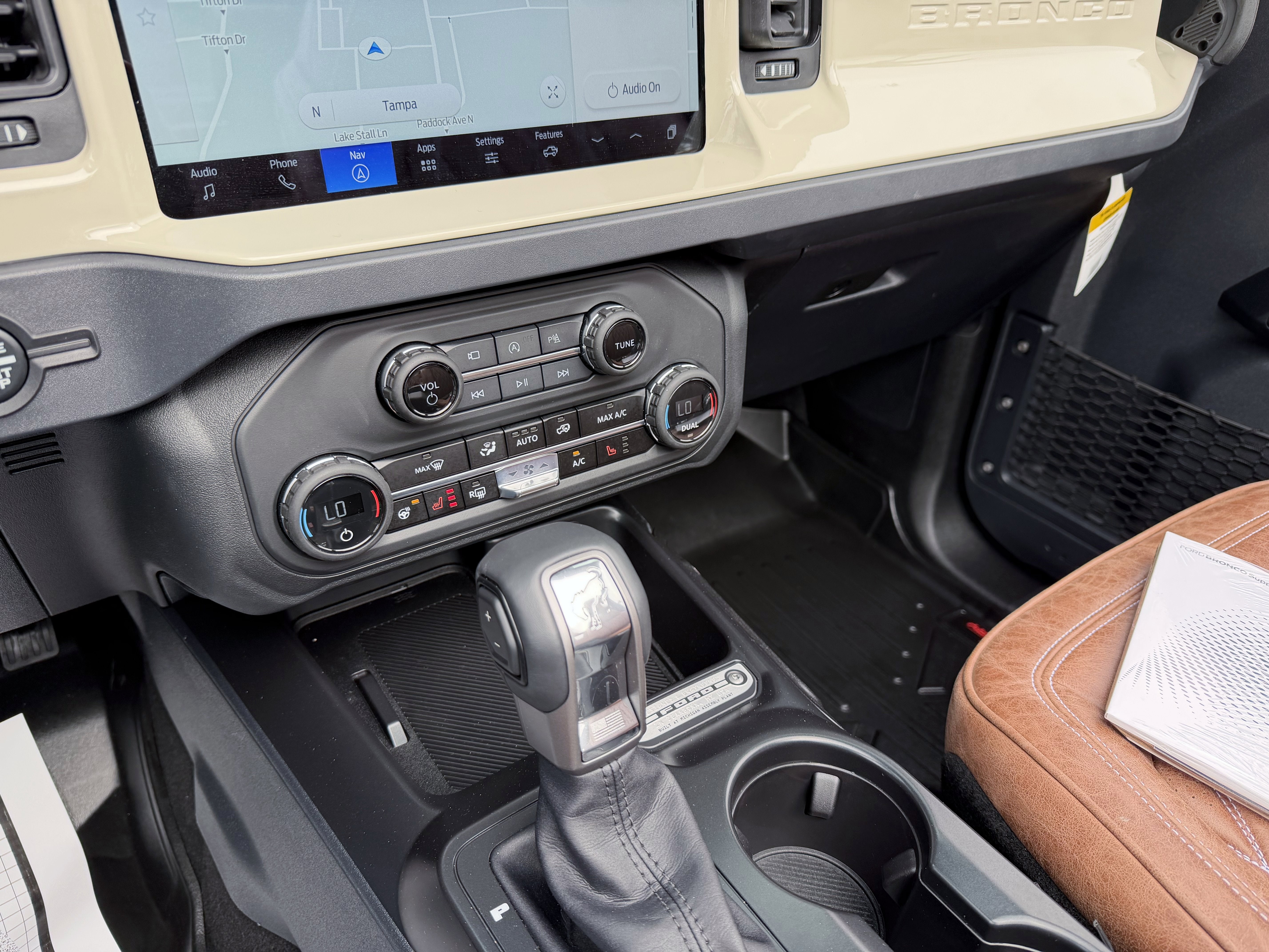 2025 Ford Bronco V6 Wimbledon White Retro Outer Banks Luxury Pkg Custom Lifted