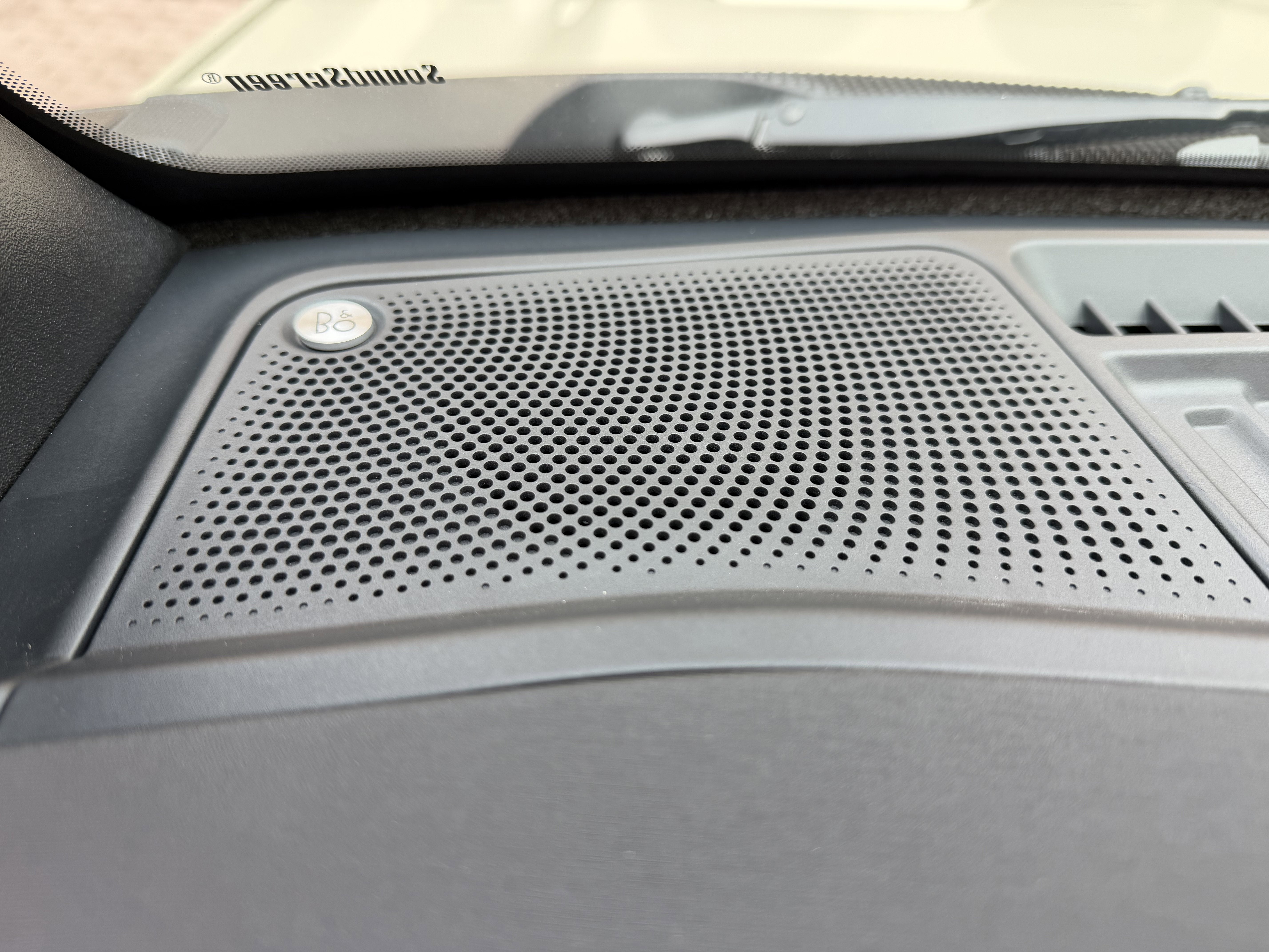 2025 Ford Bronco V6 Wimbledon White Retro Outer Banks Luxury Pkg Custom Lifted