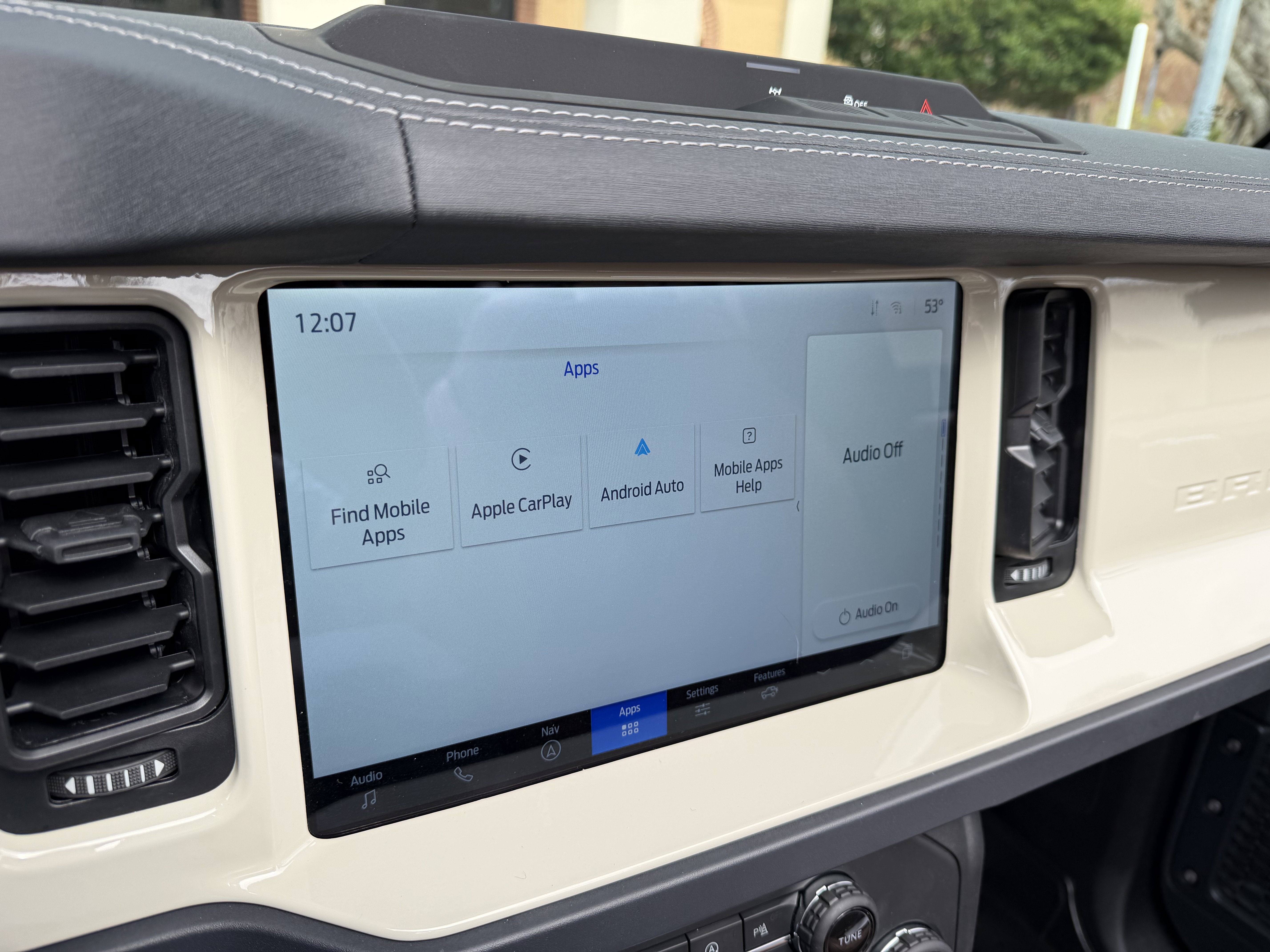 2025 Ford Bronco V6 Wimbledon White Retro Outer Banks Luxury Pkg Custom Lifted