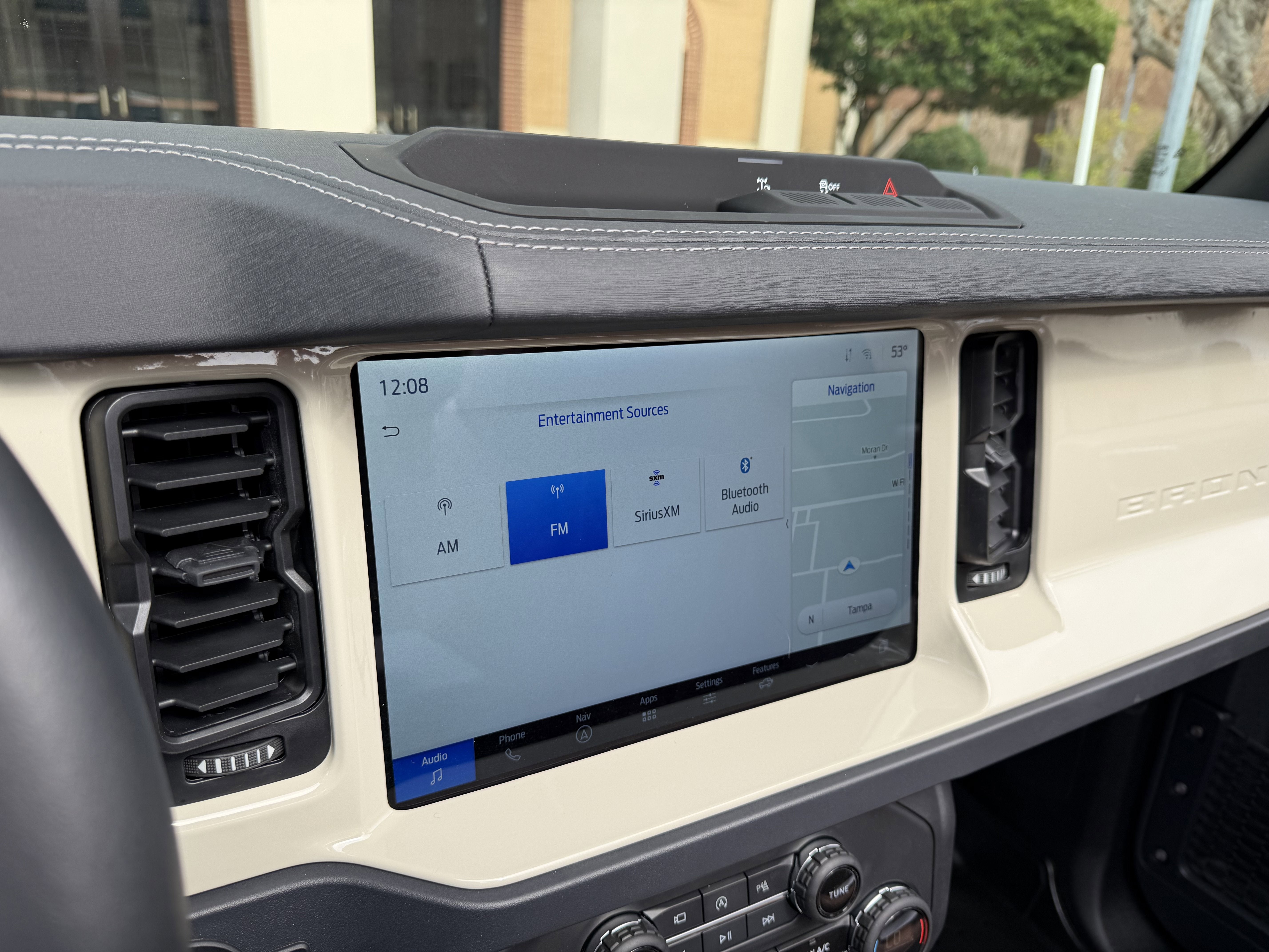 2025 Ford Bronco V6 Wimbledon White Retro Outer Banks Luxury Pkg Custom Lifted