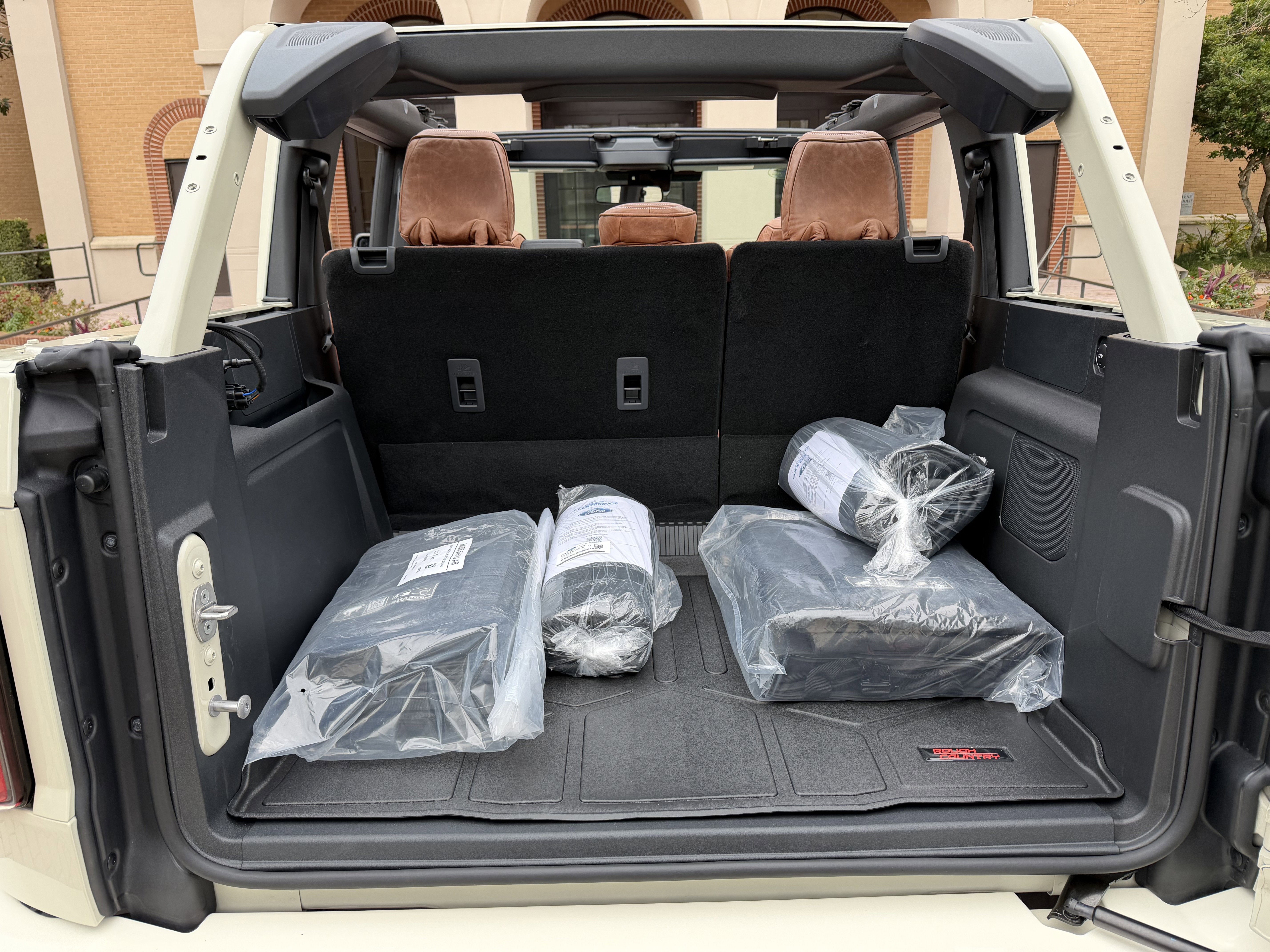 2025 Ford Bronco V6 Wimbledon White Retro Outer Banks Luxury Pkg Custom Lifted