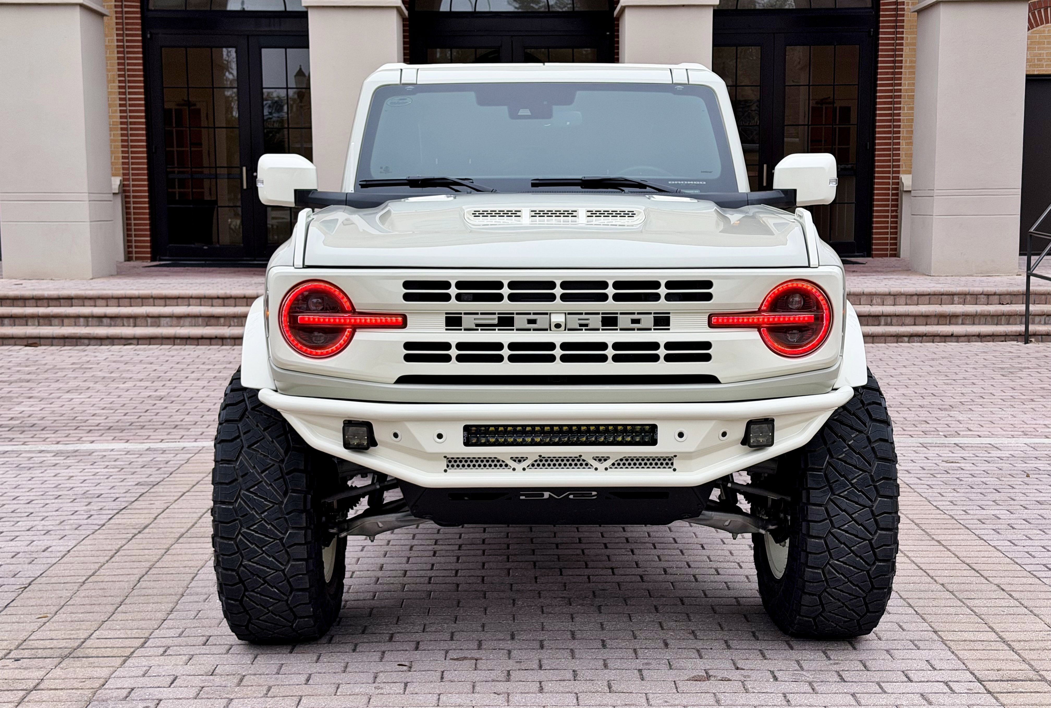 2025 Ford Bronco V6 Wimbledon White Retro Outer Banks Luxury Pkg Custom Lifted