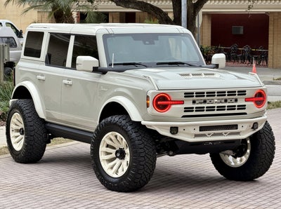 2025 Ford Bronco V6 Wimbledon White Retro Outer Banks Luxury Pkg Custom Lifted