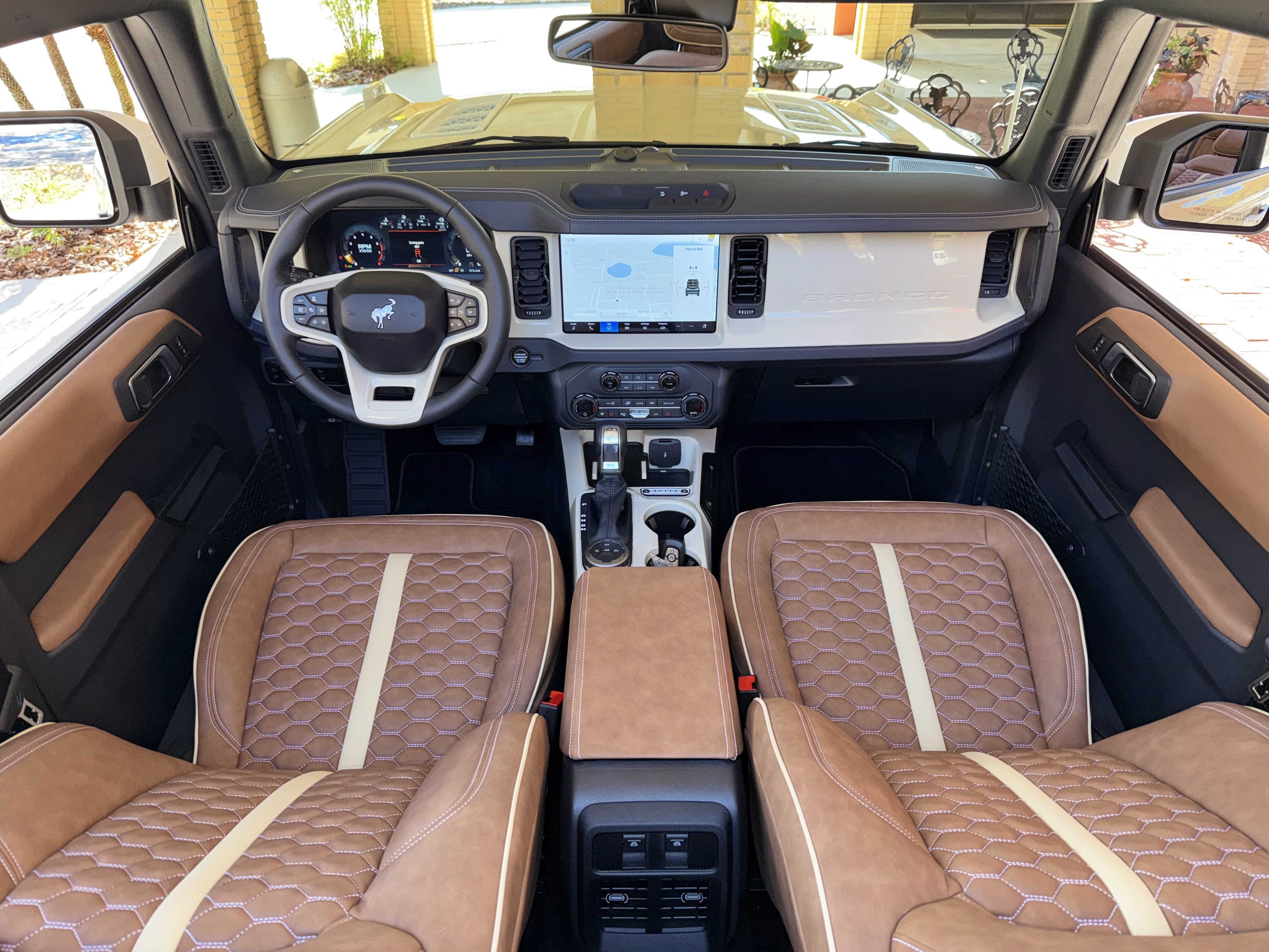 2026 Ford Bronco V6 Wimbledon White Retro Outer Banks Luxury Pkg Custom Lifted