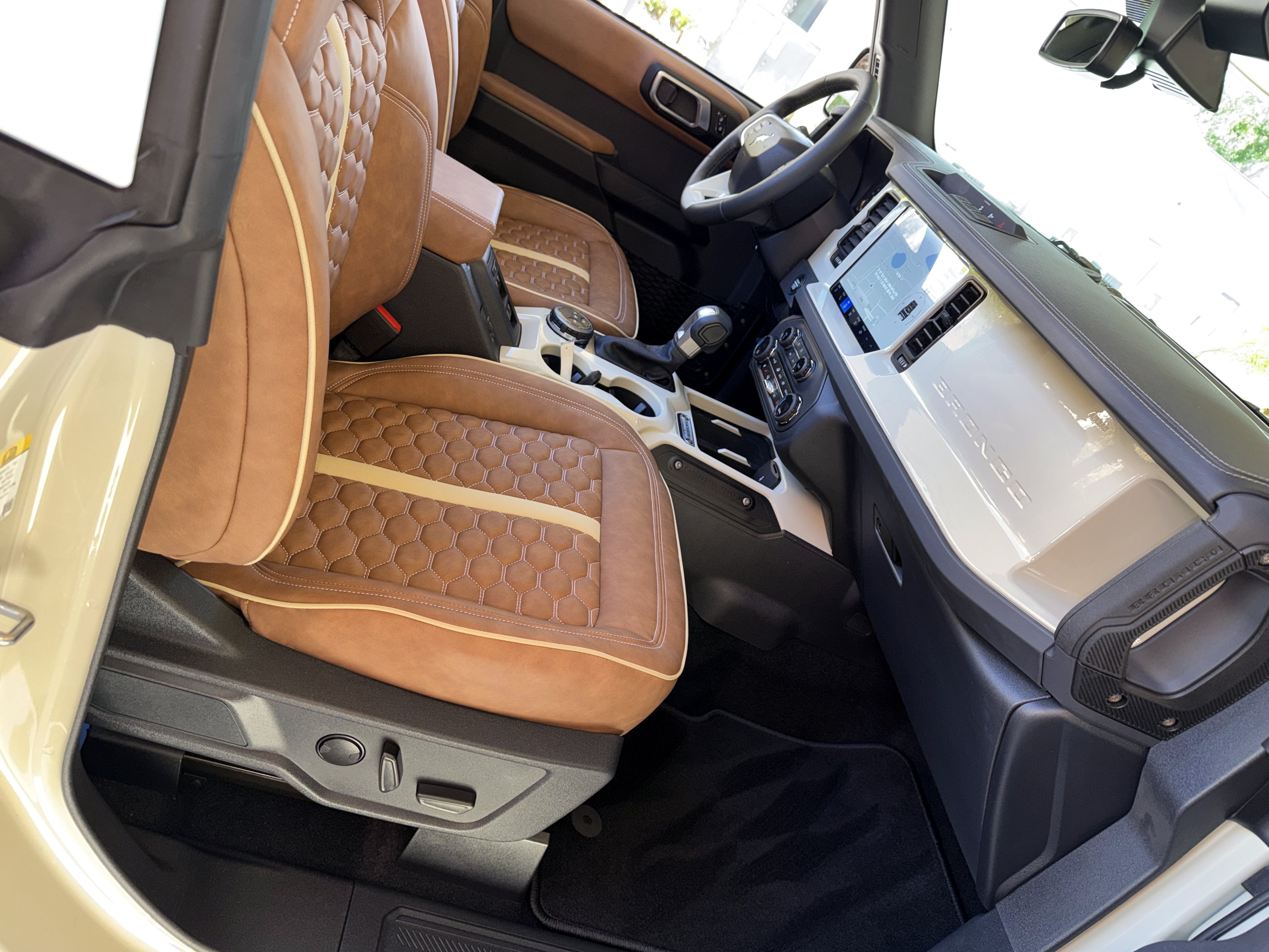 2026 Ford Bronco V6 Wimbledon White Retro Outer Banks Luxury Pkg Custom Lifted