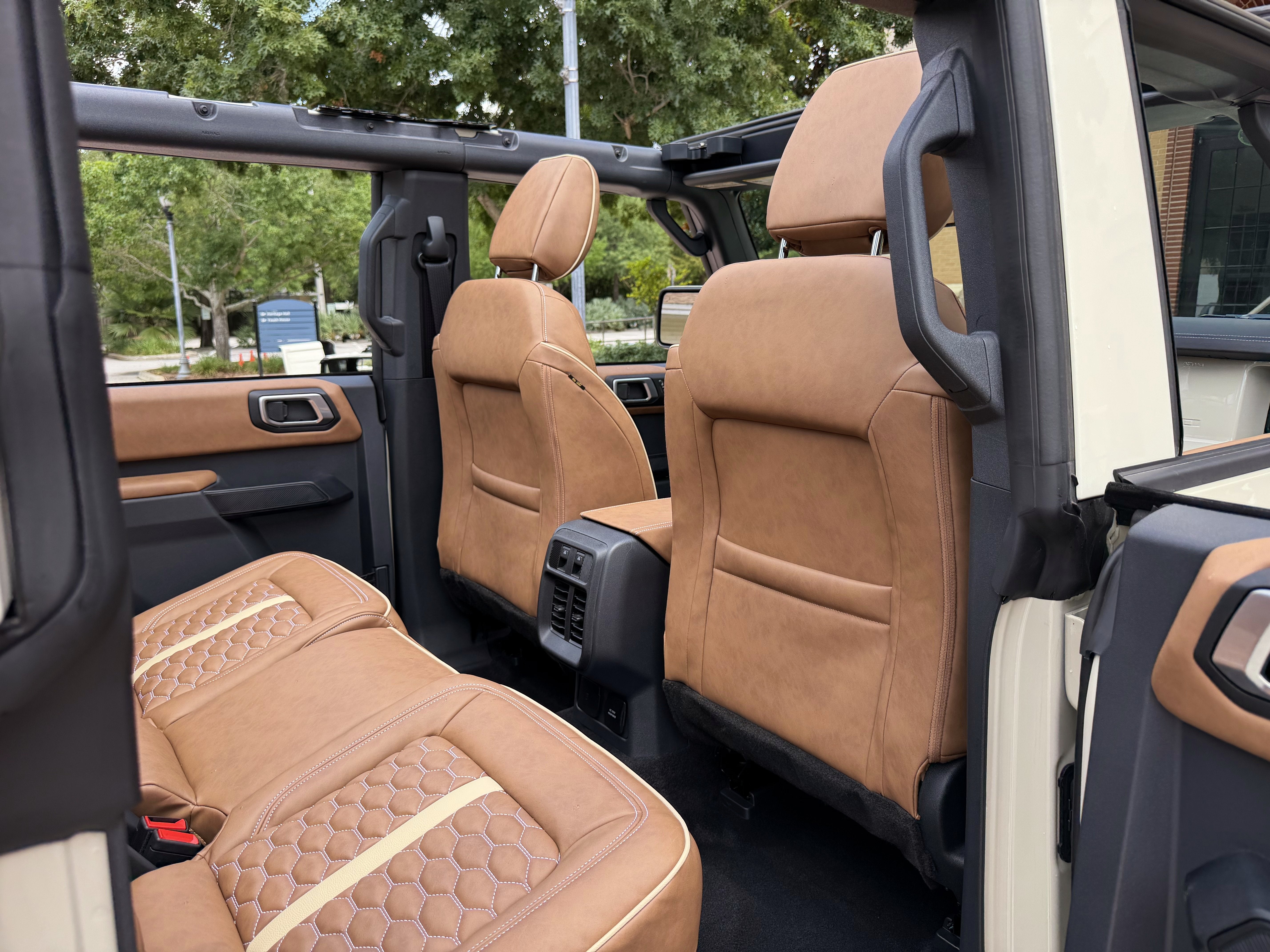 2026 Ford Bronco V6 Wimbledon White Retro Outer Banks Luxury Pkg Custom Lifted