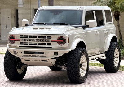 2026 Ford Bronco V6 Wimbledon White Retro Outer Banks Luxury Pkg Custom Lifted